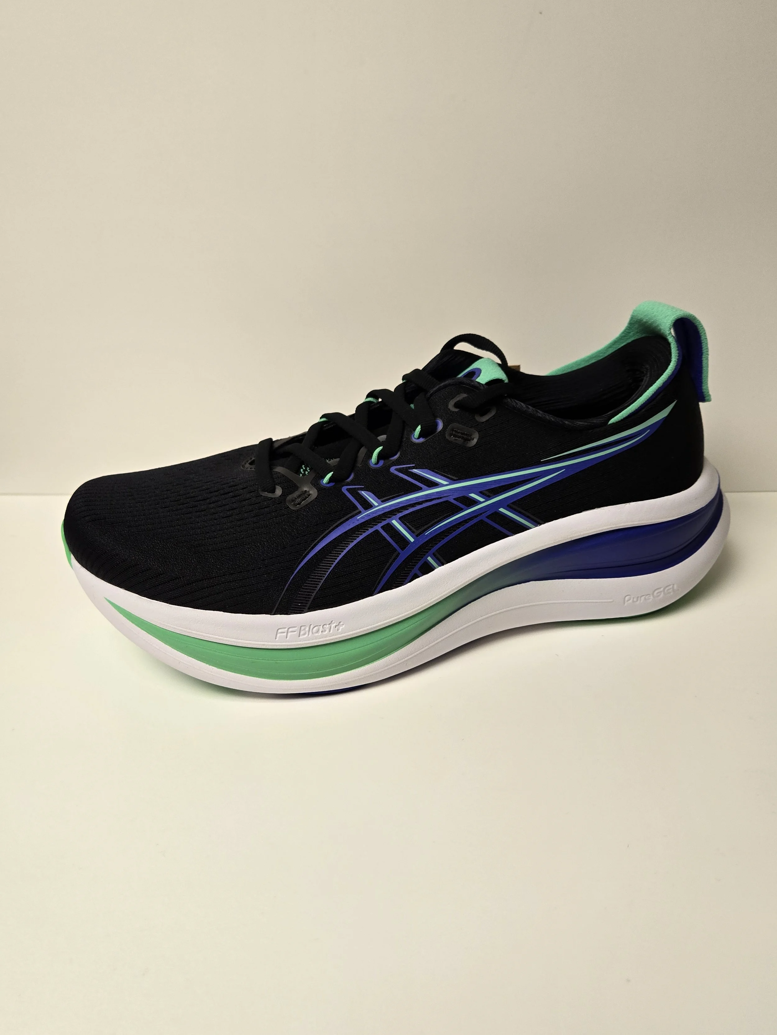M. Asics Nimbus 28