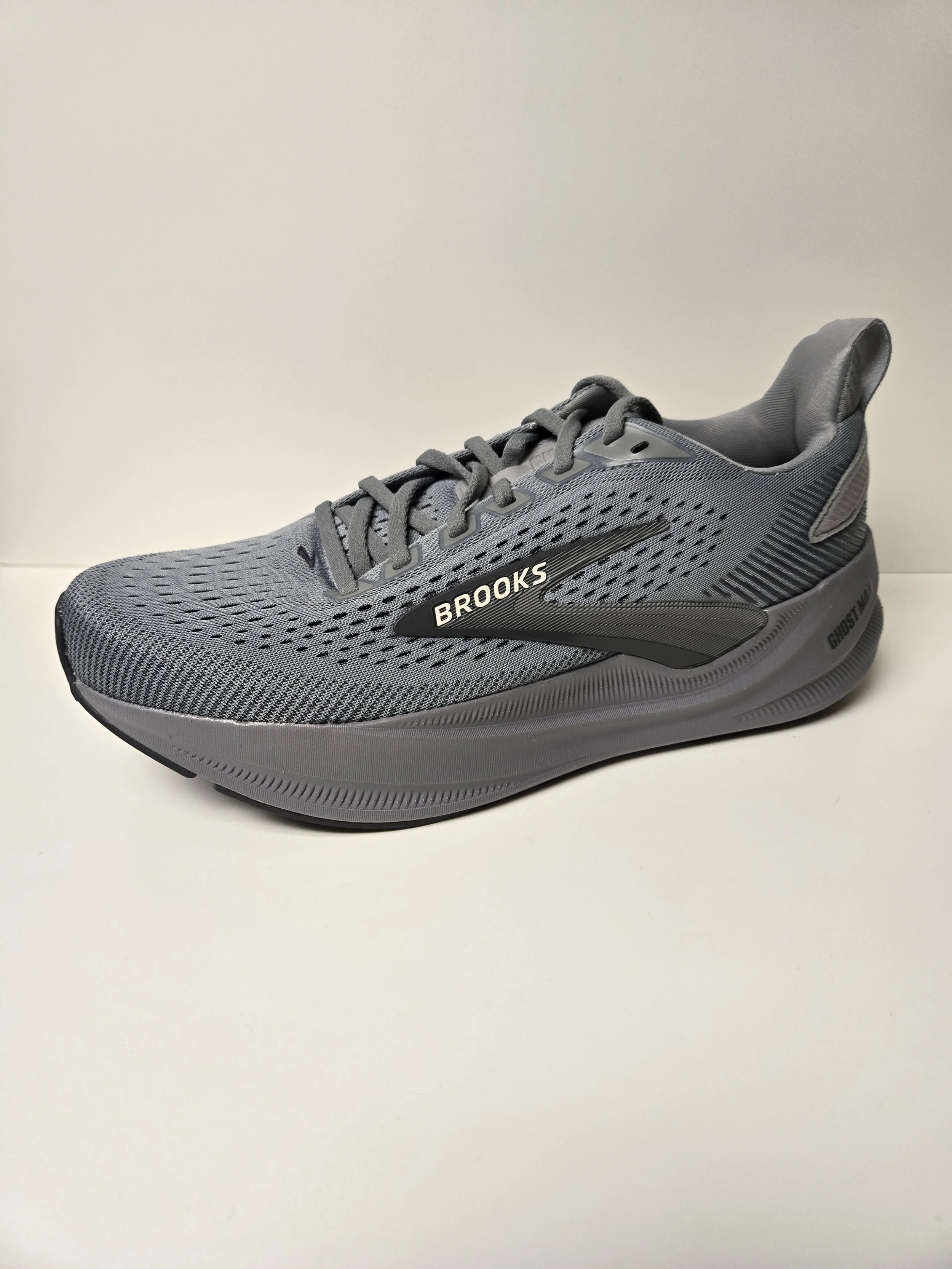 M. BROOKS GHOST MAX 4