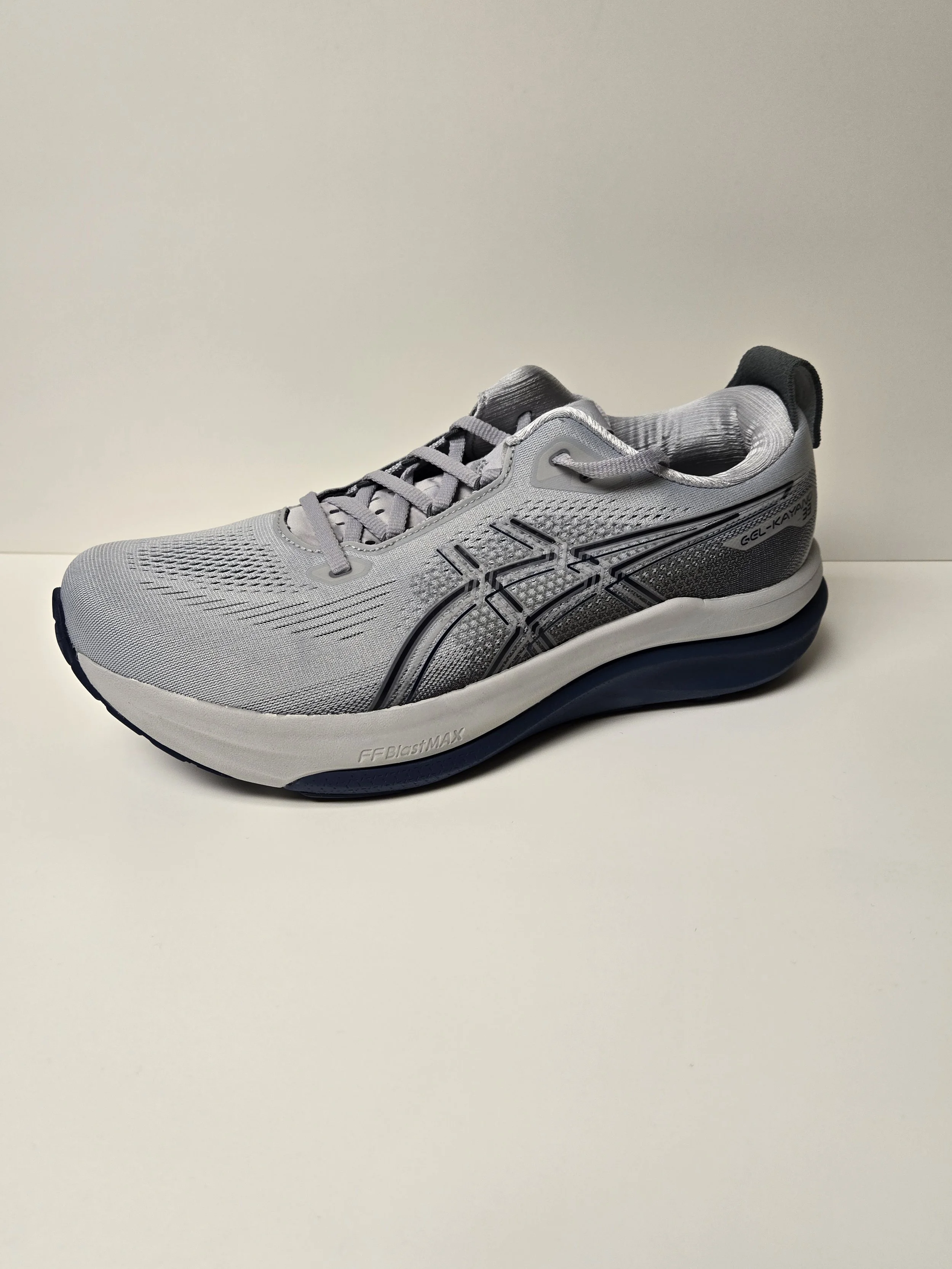 ASICS M. KAYANO 33