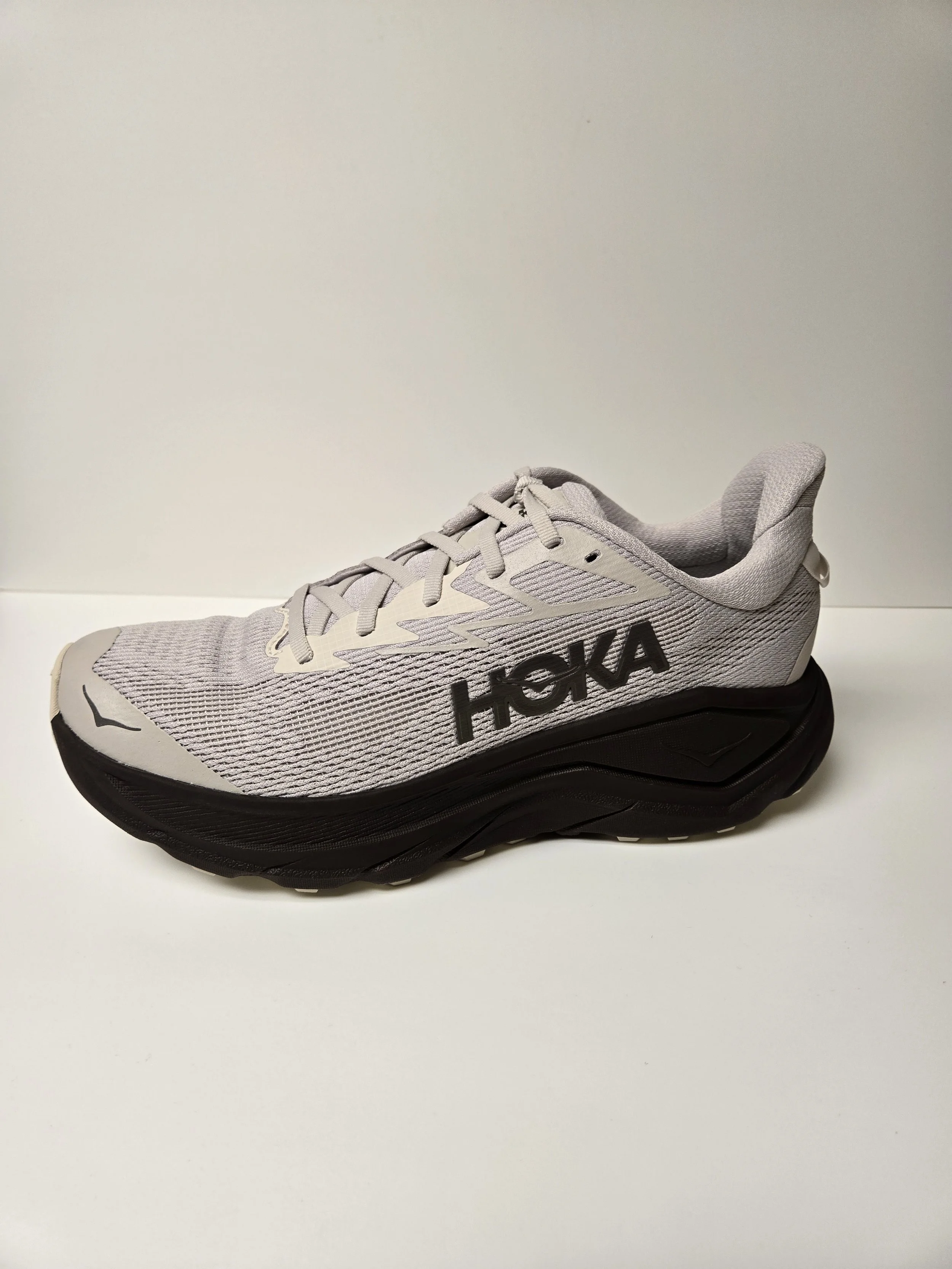 M. Hoka Challenger 8