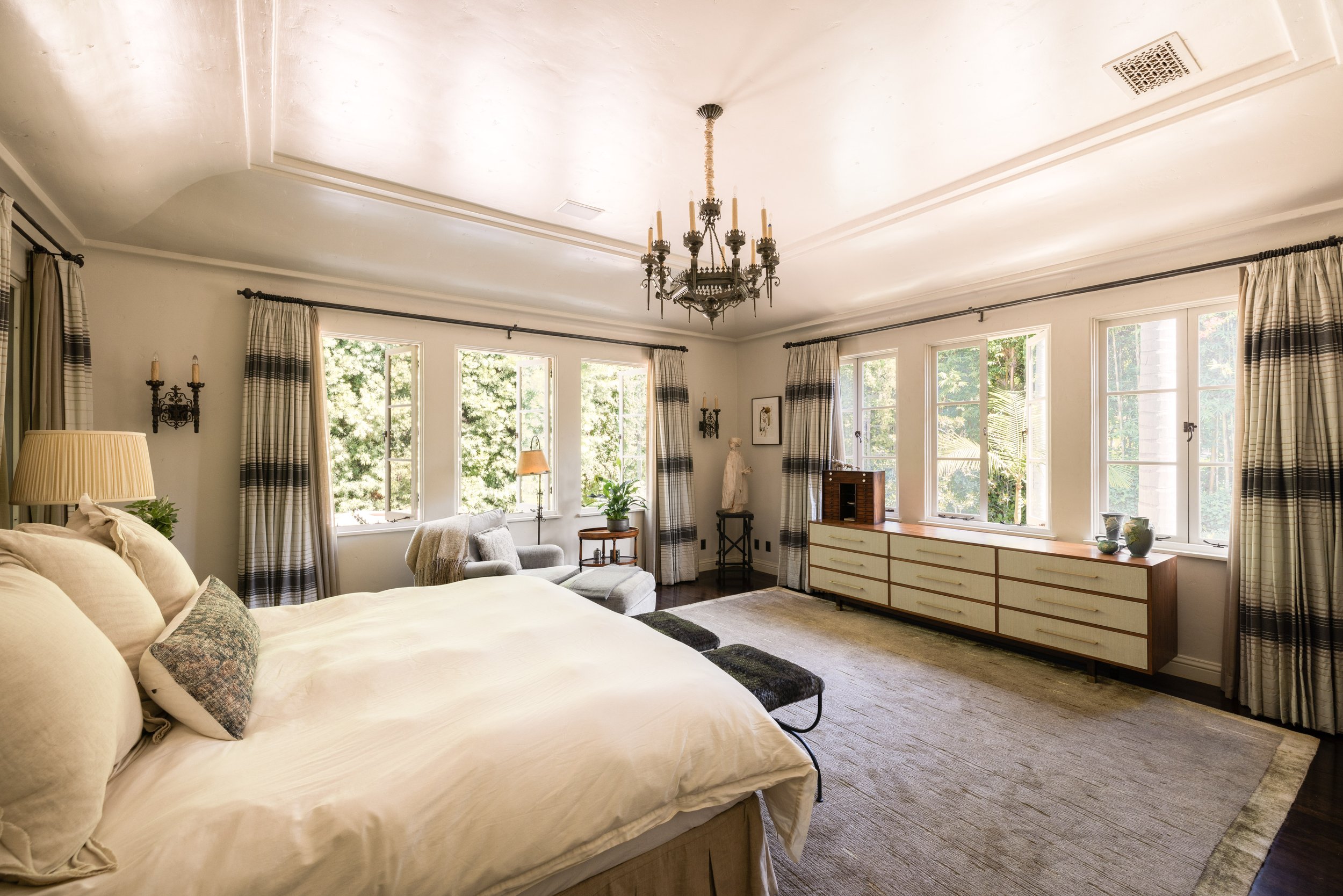 1168 N Doheny Dr MLS - virtuallyherestudios.com-21.jpg