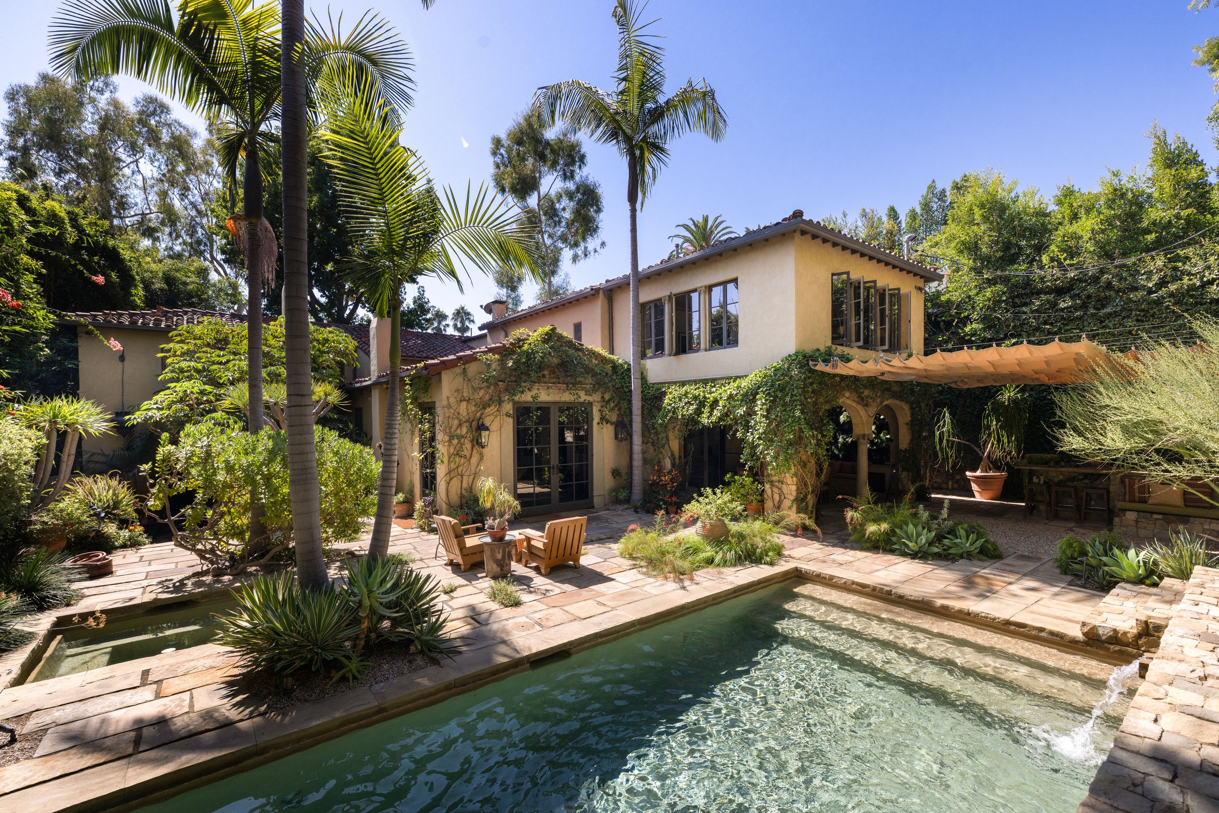 1168 N Doheny Dr MLS - virtuallyherestudios.com-43.jpg