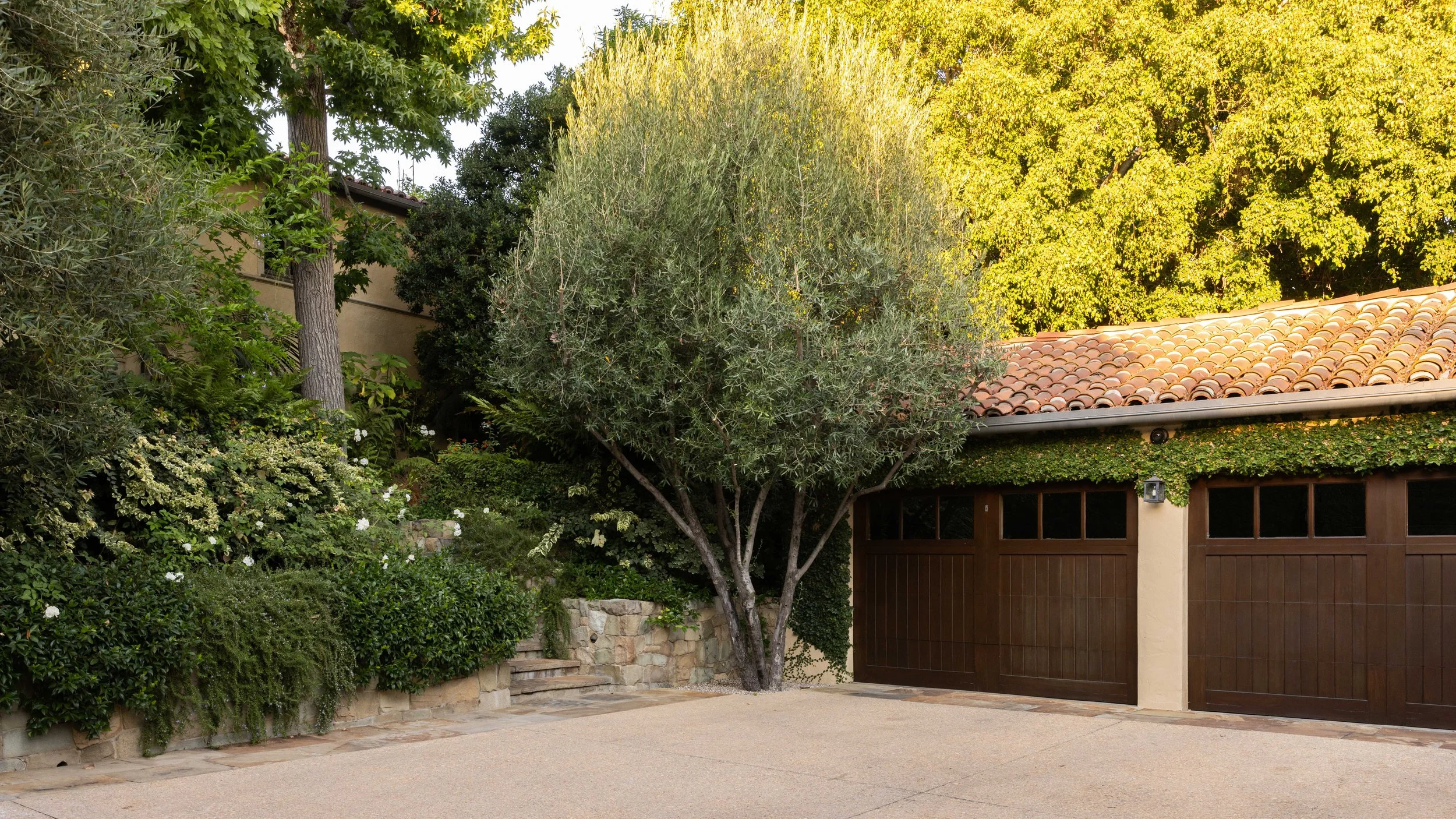 1168 N Doheny Dr MLS - virtuallyherestudios.com-65.jpg