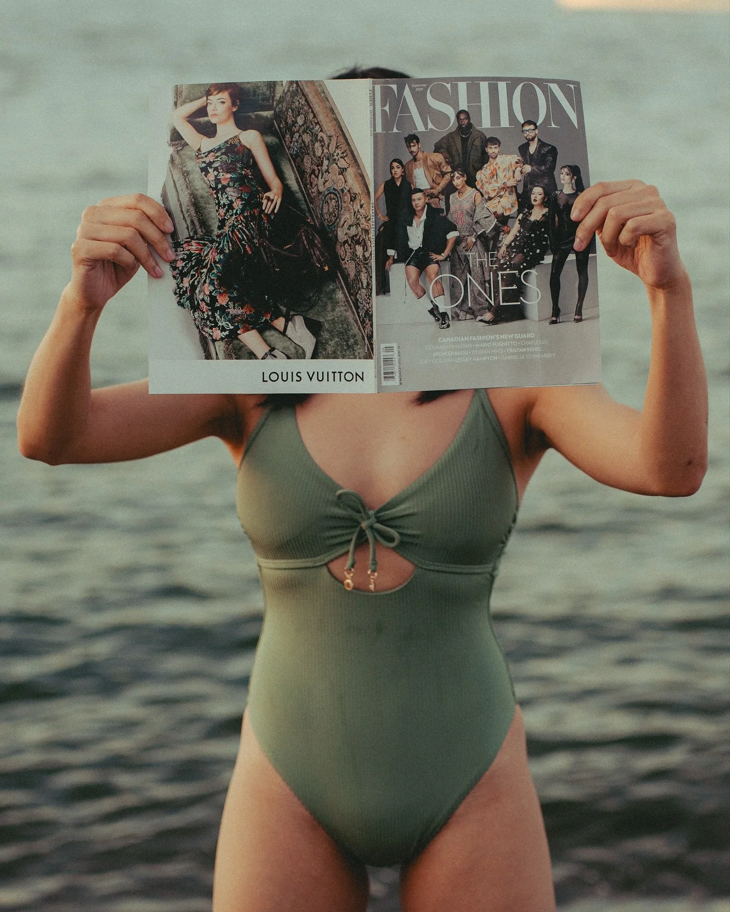 See beyond the cover, between pages and waves.
.
.
.
#towhidb #fashionicon #fashionphotography #fashionart #creativephotographer #creativeimagemagazine #creative_portrait #portrait_planet #summershoot #beachbody