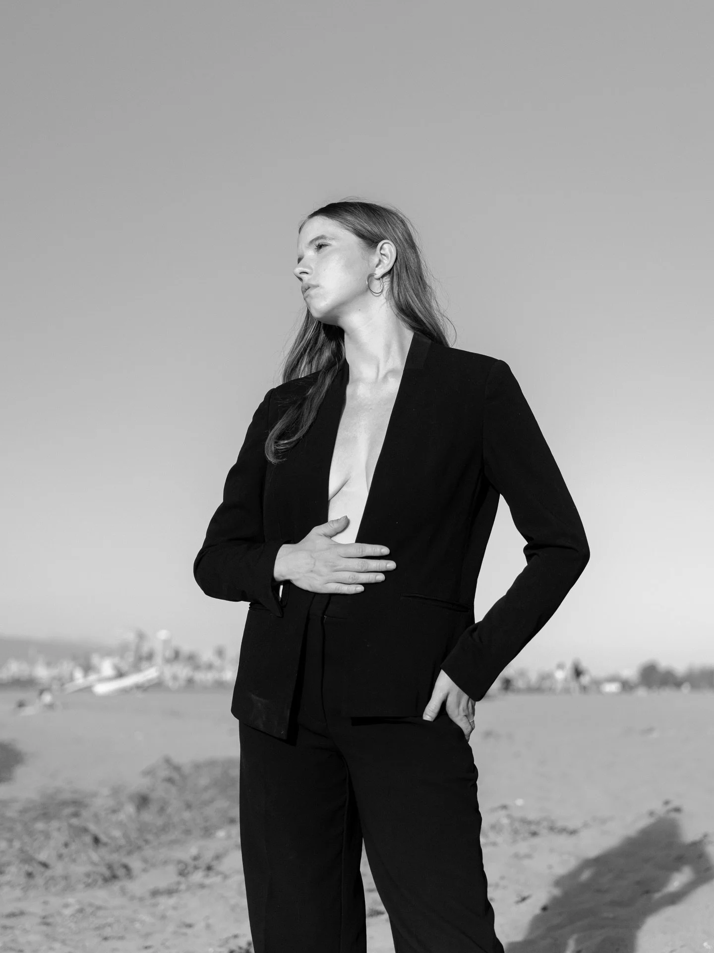 Nothing else matters, just miss the summer beach. 🏖️ 
.
.
#towhidb #portraitvision_ #bnw_creative_pictures #beach #moodyportraits