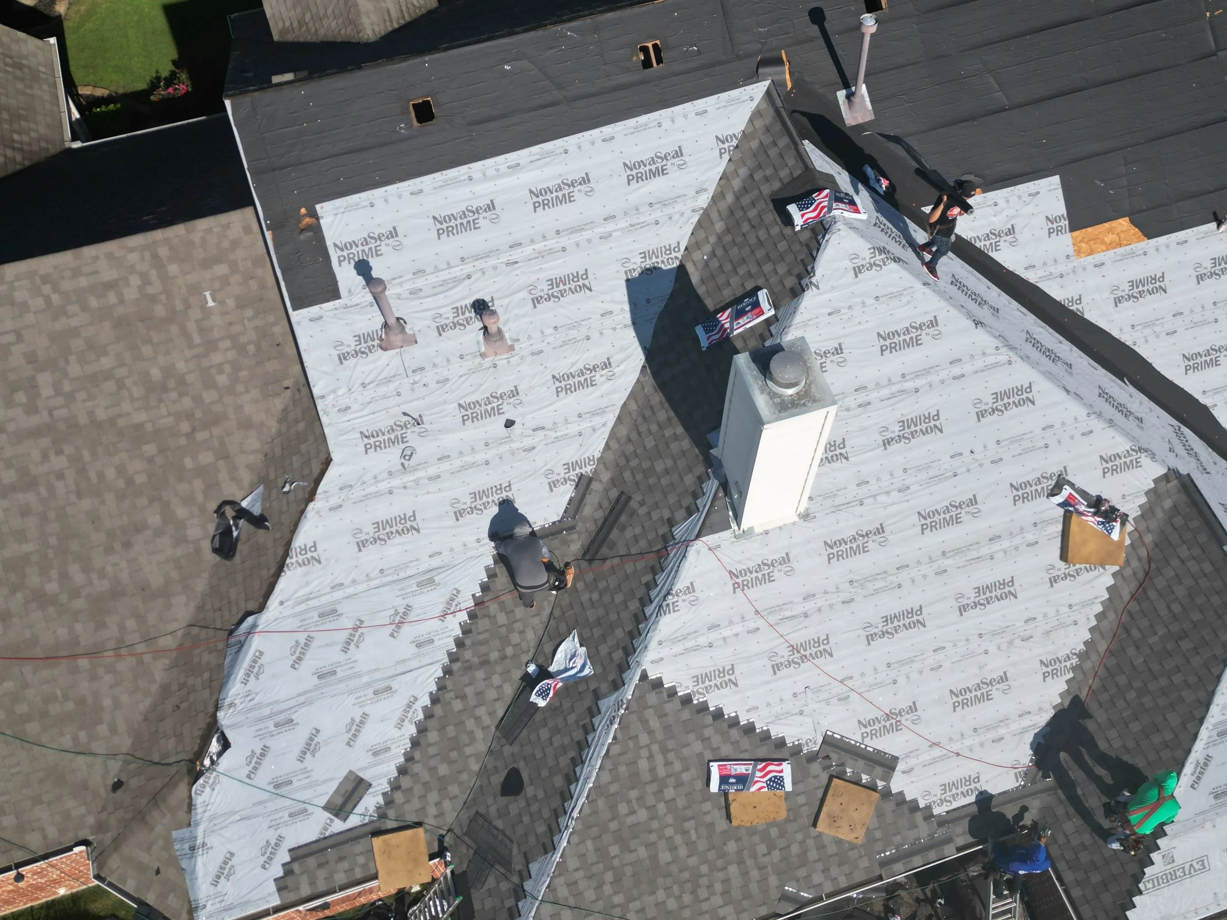 Oranssi carpenter using bench saw