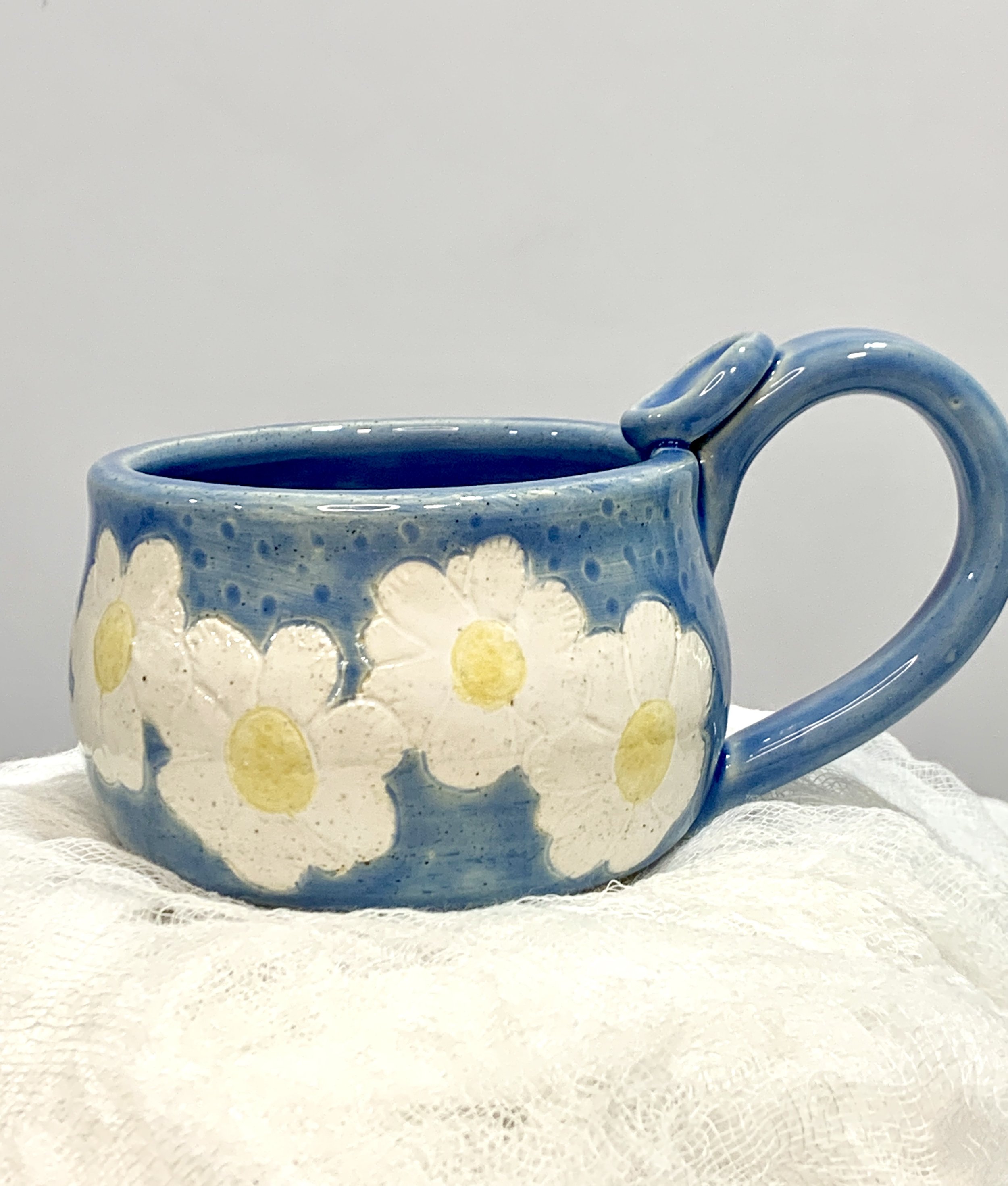 whitedaisymug.jpg