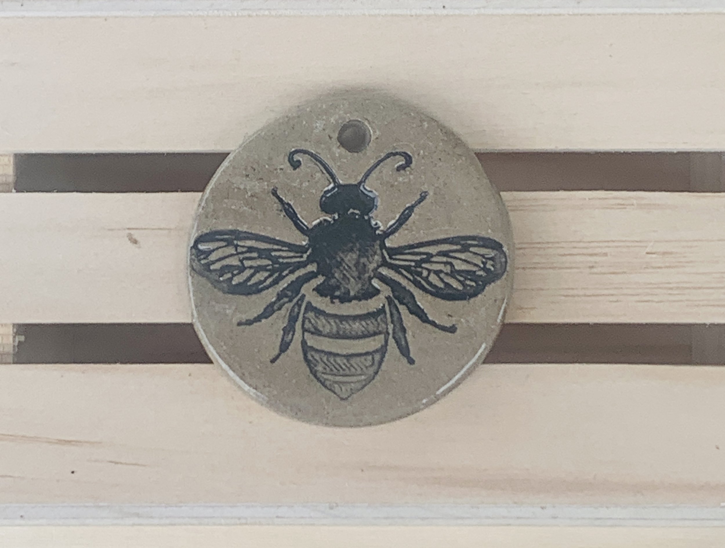 Simple Bee.jpg