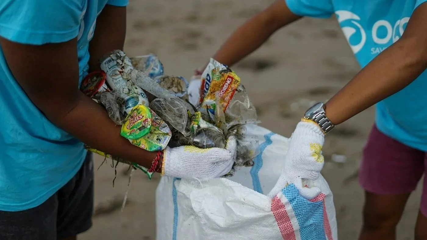 15_beach-cleanup-team.jpg