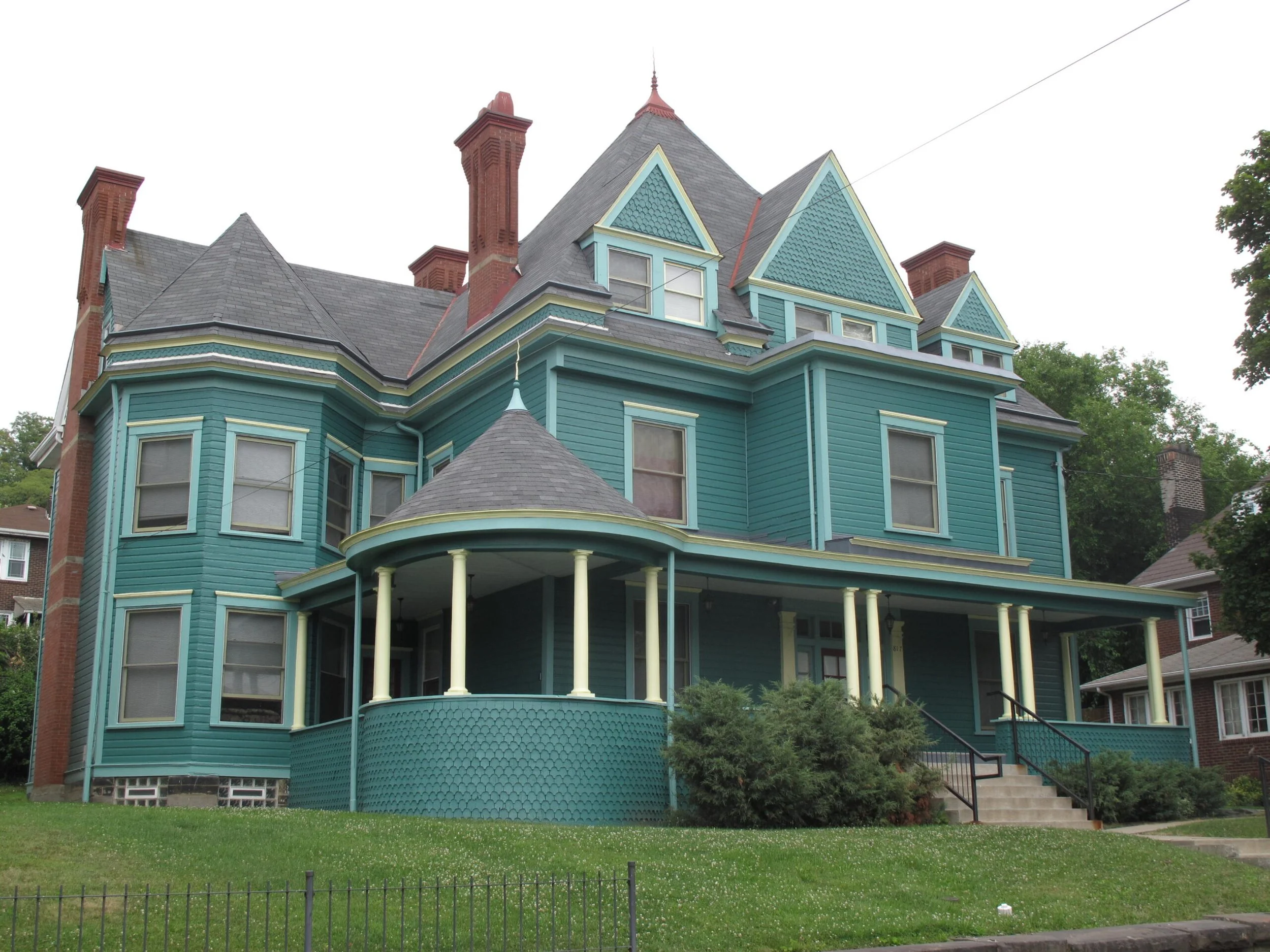 817 Kirkpatrick Exterior.jpg