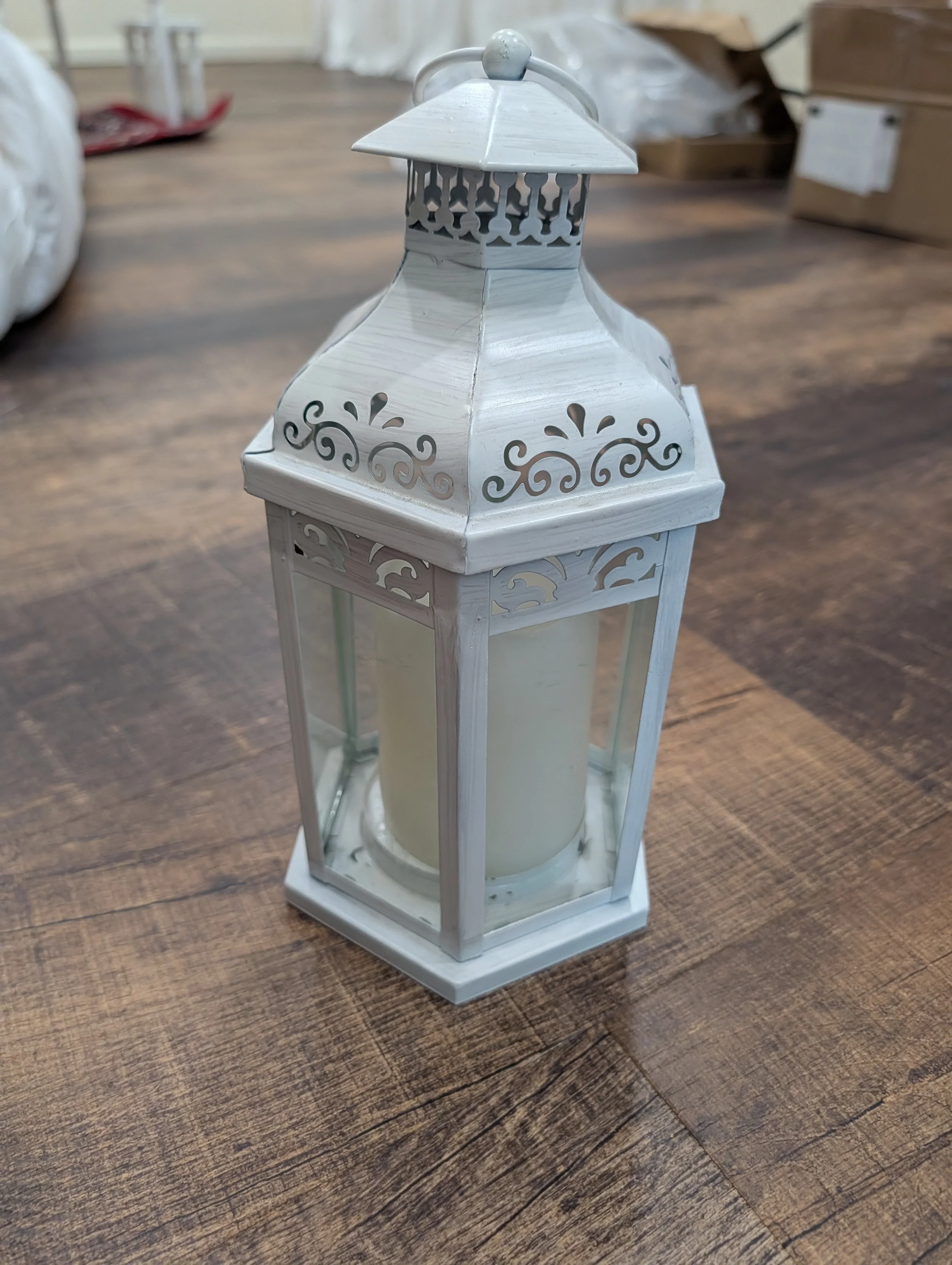 Lantern w/battery operated candle *$3*
