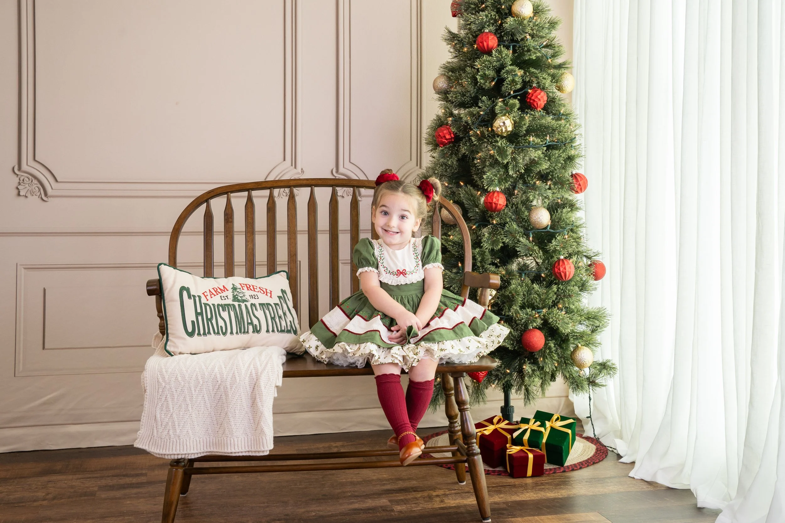 Cream Wainscoted Wall - Fancy Fabric - Fleece - 12'x9'