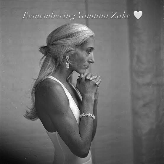 Remembering Yamuna Zake 🤍

We were saddened to hear of the passing of Yamuna Zake, the visionary creator of Yamuna Body Rolling, who left us peacefully in Ibiza at the age of 72.

Yamuna was Linda&rsquo;s mentor and teacher during her training as a 