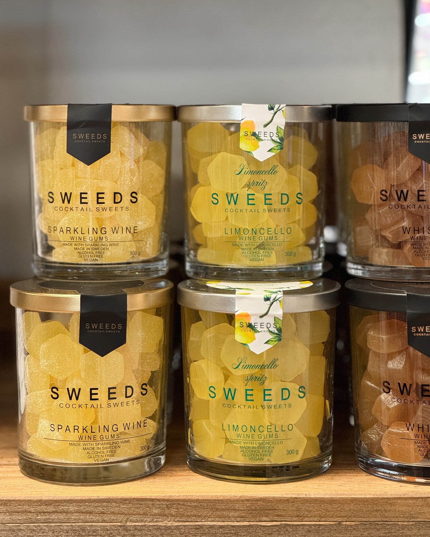 Nyhet från SWEEDS - Limoncello!🍋💛 Vingummin gjorda på alkohol från skånska vingårdar och destillerier. Finns även andra goda smaker. Perfekt att ge bort i en liten present eller unna sig själv😍 Alkoholfri, g