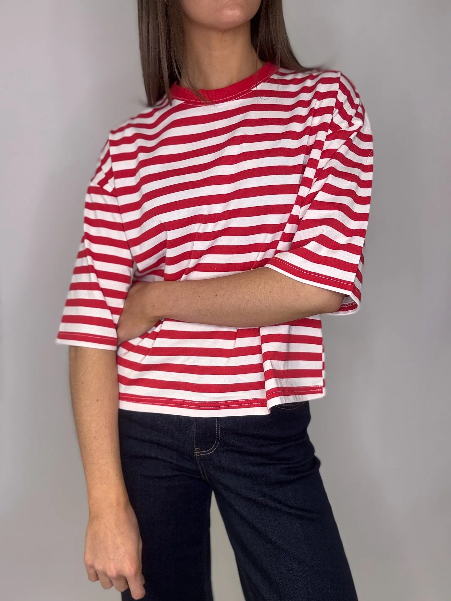 Fr&auml;sch, randig t-shirt i en snygg lite l&ouml;sare passform! Kom i tv&aring; f&auml;rger - r&ouml;d och rosa❤️🩷 XS-XL 299,95kr