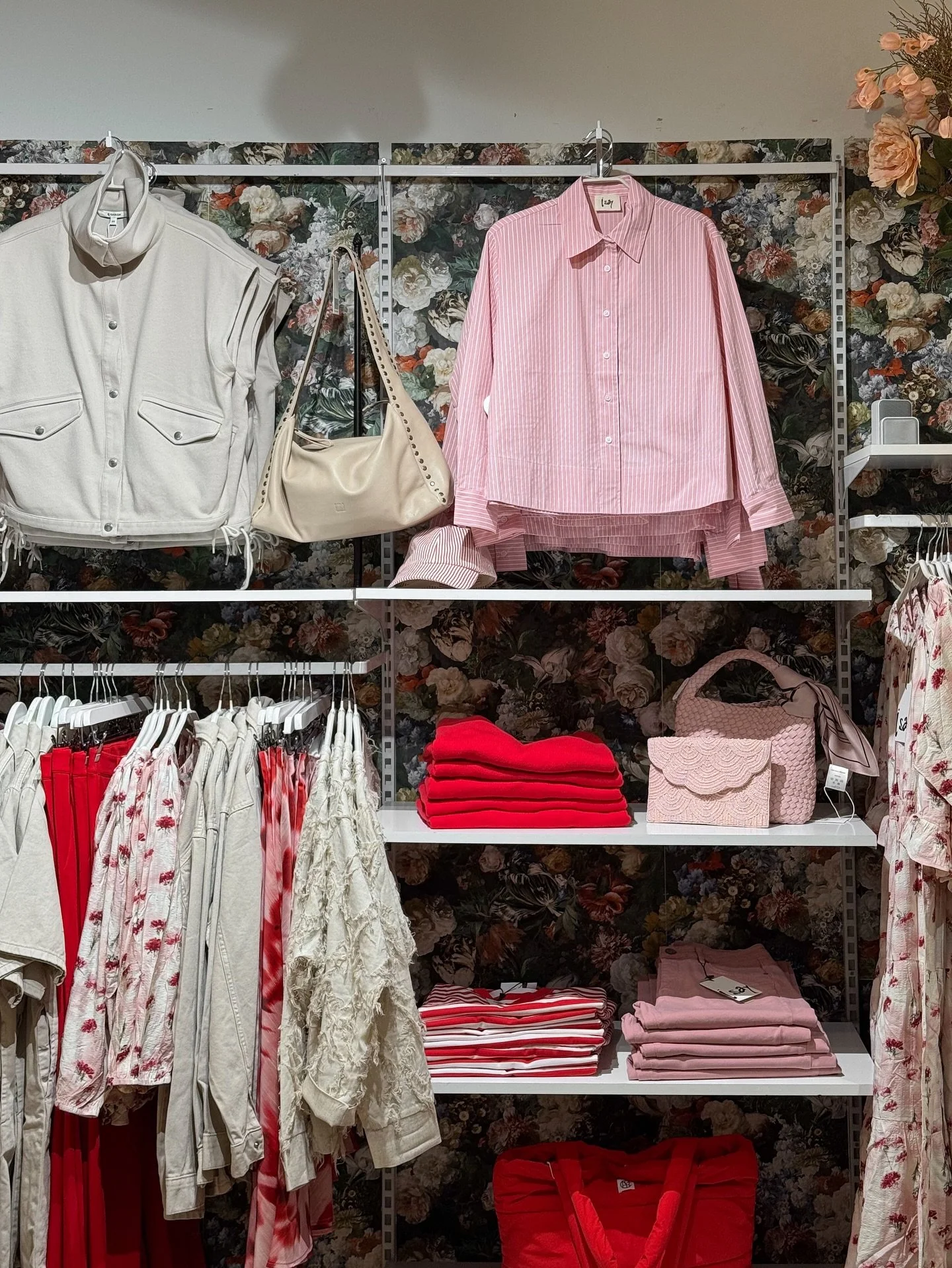 R&Ouml;TT🫶🏻ROSA! Det &auml;r s&aring; mycket v&aring;rh&auml;rligt som trillar in hos oss nu! 🌷 Varmt v&auml;lkomna in till oss i S&ouml;lvesborg, Karlskrona eller Borgholm💗❤️