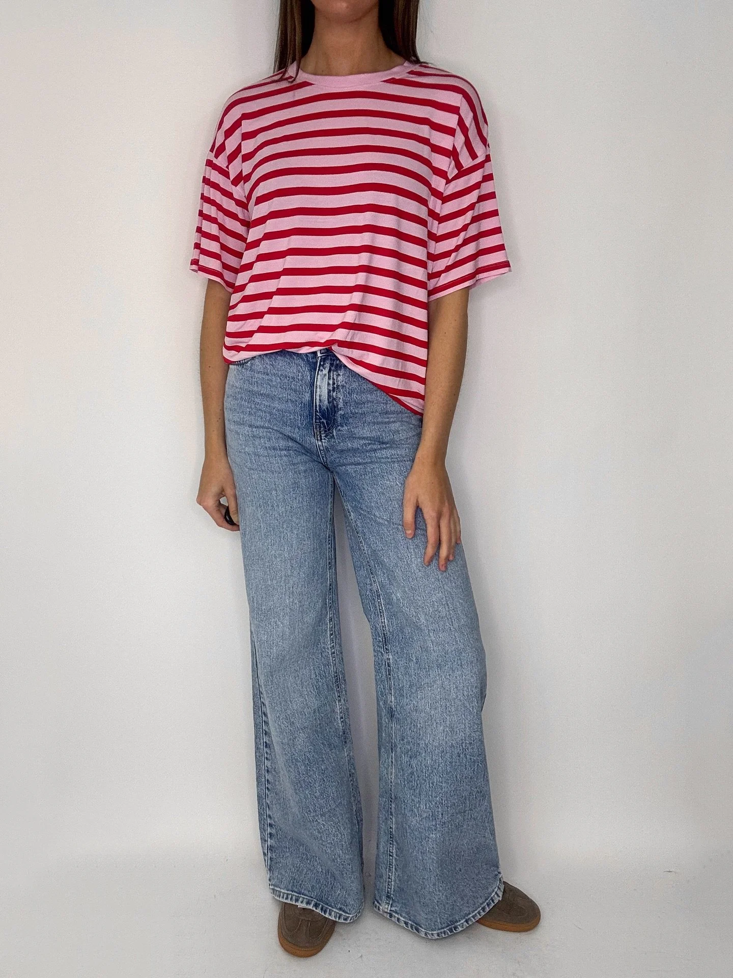 Randig t-shirt i en supermjuk och h&auml;rlig kvalitet!🌷 Finns i brun/vit, rosa/r&ouml;d och bl&aring;/vit fr&aring;n XS till XL. Kostar 299,95kr.
Nya jeans fr&aring;n Noisy May! S&Aring; snygg tv&auml;tt med sk&ouml;n stretch och vida ben. Finns i 