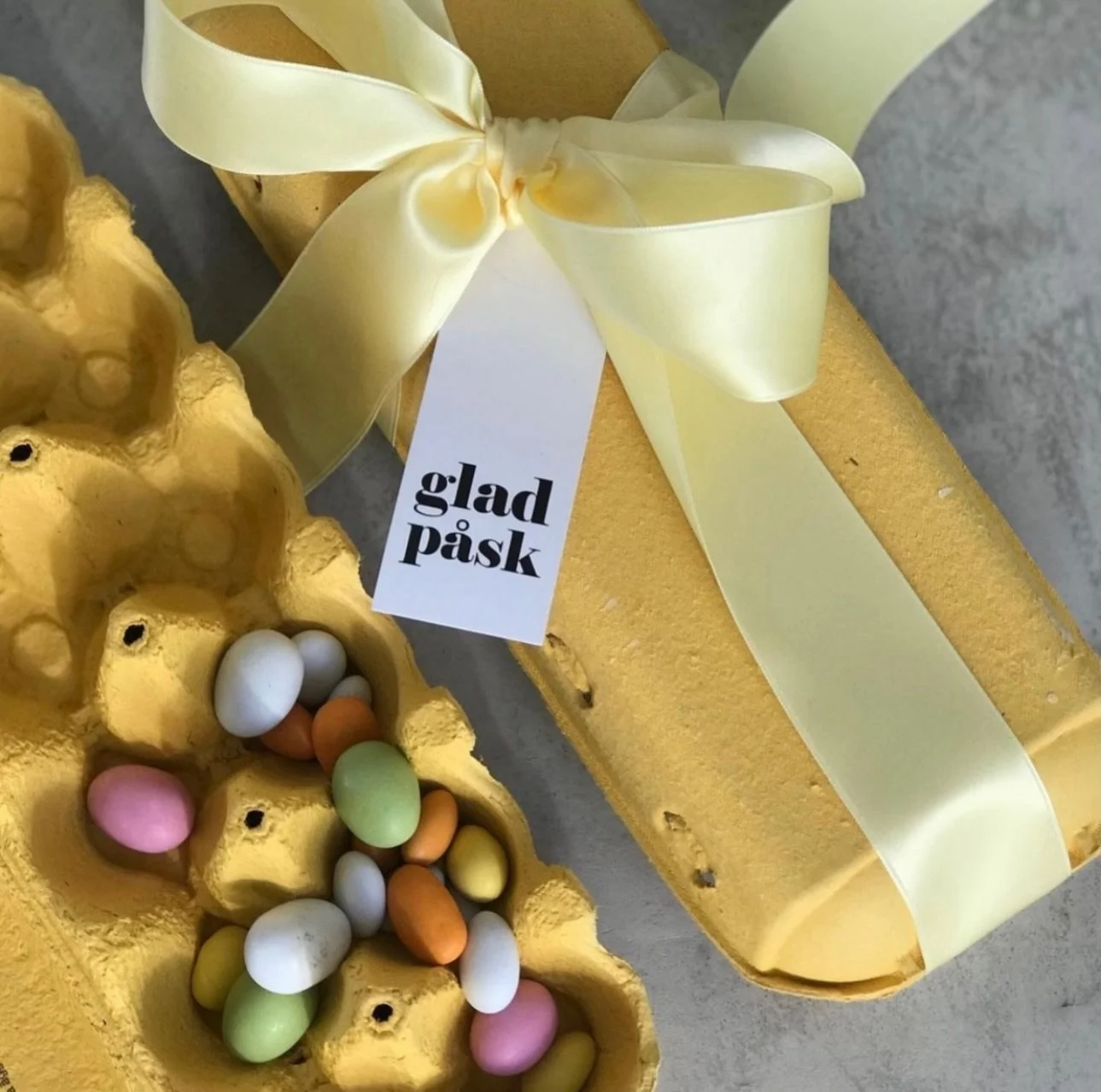 Glad P&aring;sk till alla v&aring;ra H&Auml;RLIGA kunder💛! Nu h&aring;ller vi st&auml;ngt ett par dagar F&Ouml;RUTOM butiken i Simrishamn som k&ouml;r &ouml;ppet 12:00-15:00 i morgon, P&aring;skdagen! -Kom f&ouml;rbi vettja! 🐣💛🐣💛🐣