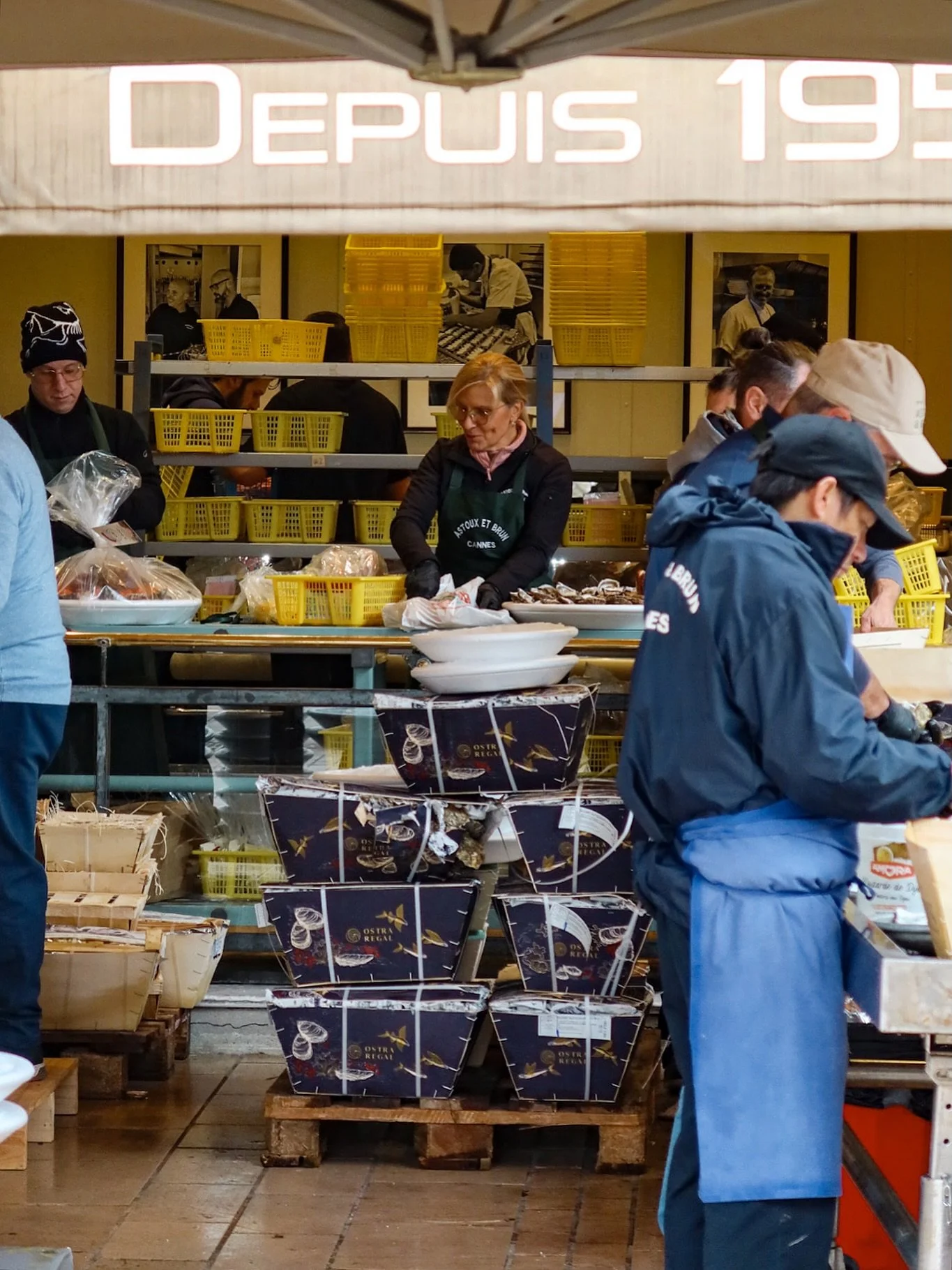 🎄 En ce 24 d&eacute;cembre, place aux commandes &agrave; emporter !

🦪 Pas de service en salle aujourd&rsquo;hui, mais toute notre &eacute;quipe est mobilis&eacute;e pour pr&eacute;parer vos plateaux de f&ecirc;tes avec soin.

Merci pour votre conf