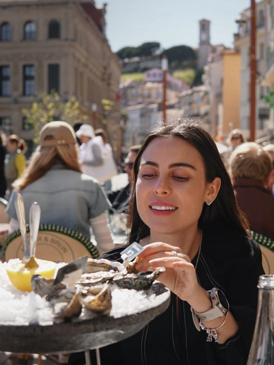 Des hu&icirc;tres, du vin et du soleil ? On valide ☀️🦪 Merci @dra.maracaarv pour ce partage 💙
-
Oysters, wine and sunshine? We approve ☀️🦪 Thank you @dra.maracaarv for the share 💙

#cannes #seafood #restaurant #fruitsdemer #cannesrestaurant