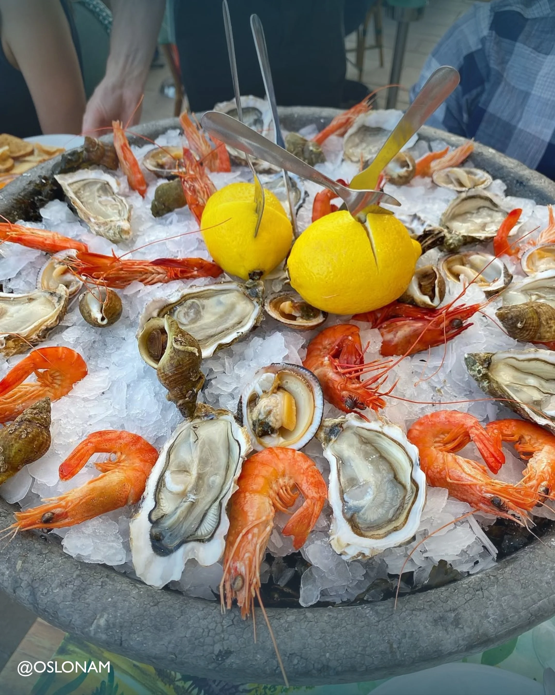 🦪 La mer, les plateaux, les bons vivants. Merci pour ces instants partag&eacute;s &agrave; table 💙 👀 Continuez &agrave; nous taguer, on adore voir Astoux &amp; Brun &agrave; travers vos yeux !
-
🦪 The sea, the platters, the good-living souls. Tha