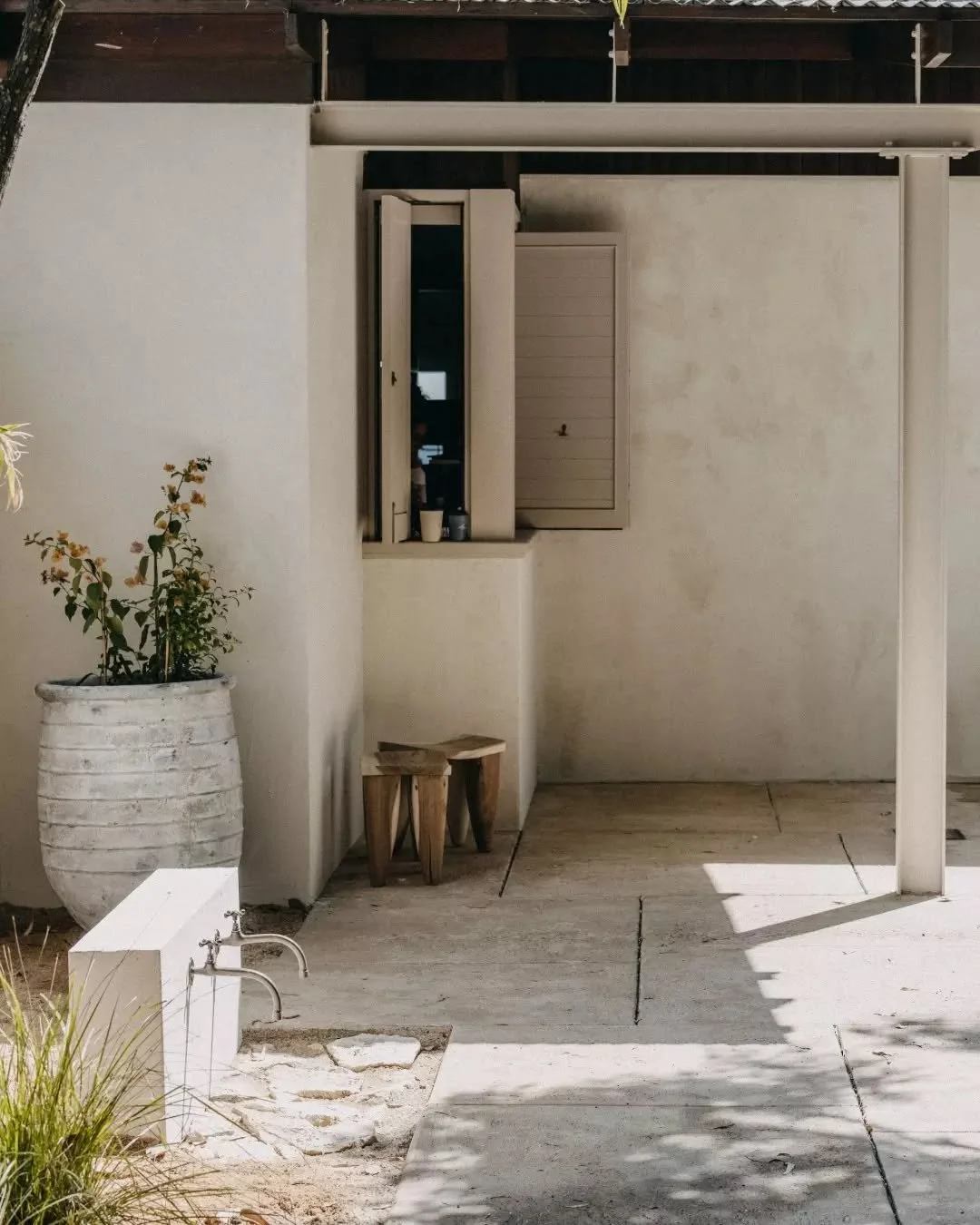 The perfect morning starts at the K&ocirc;fē Kabana. Enjoy takeaway coffee, hot chips and sweet treats, everything you need to make your day by the sea.

Make your visit even more relaxing by using the @skipapp to order ahead.