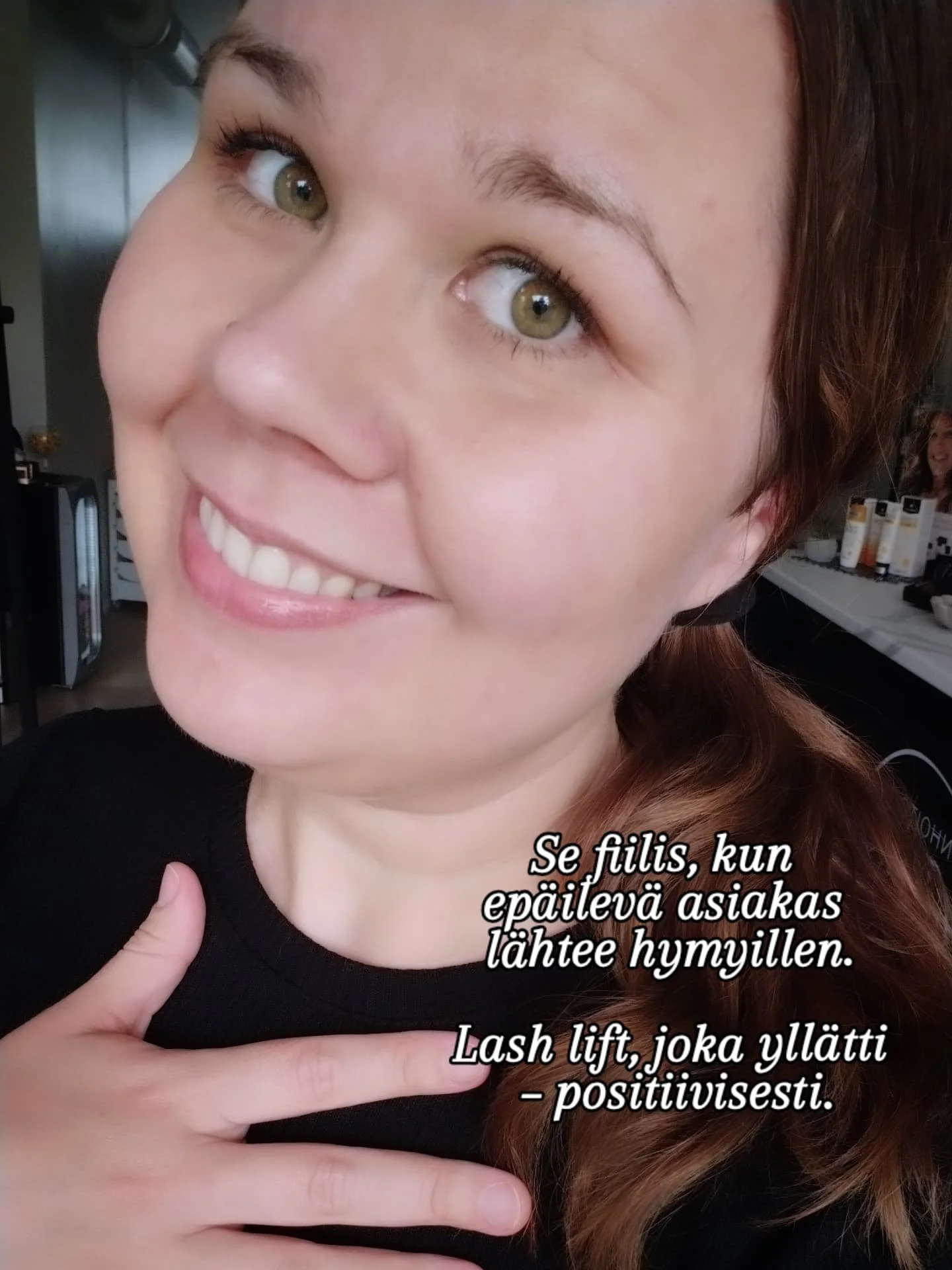 ✨ Asiakas oli aiemmin k&auml;ynyt lift-kombossa muualla &ndash;
kulmat oli aina onnistuneet, mutta ripset j&auml;iv&auml;t aina v&auml;h&auml;n laimeiksi.

Glowlla otettiin haaste vastaan ja lopputulos puhukoon puolestaan:
✔️ Kauniisti kaartuvat rips