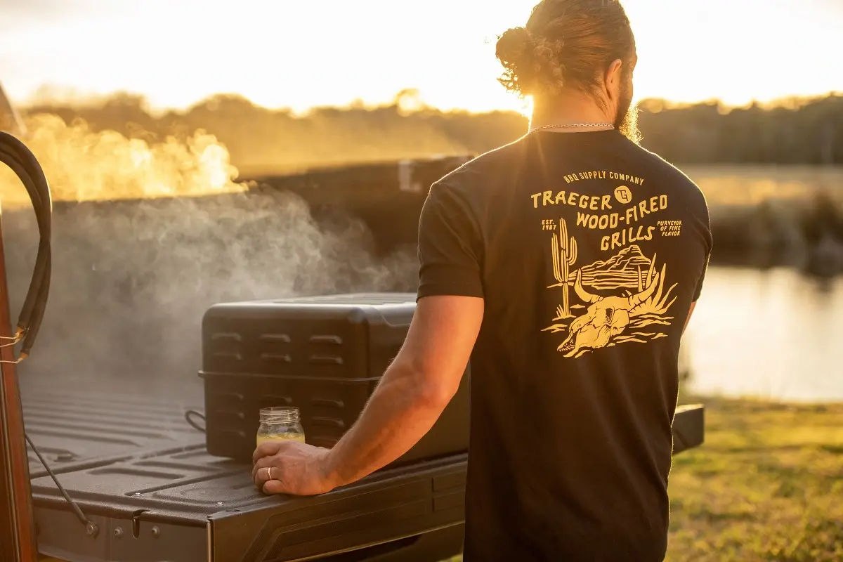 traeger_tradig_post_ss_tee_black_e.1200.png