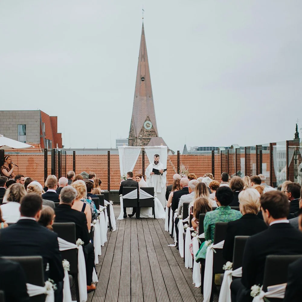 Hochzeit über den Dächern