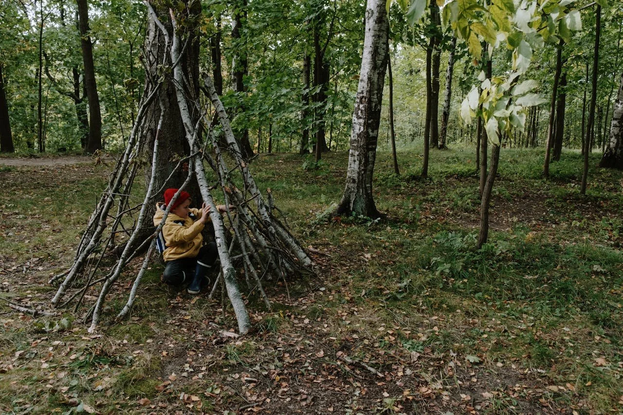 Woodland den building.jpg (Copy)