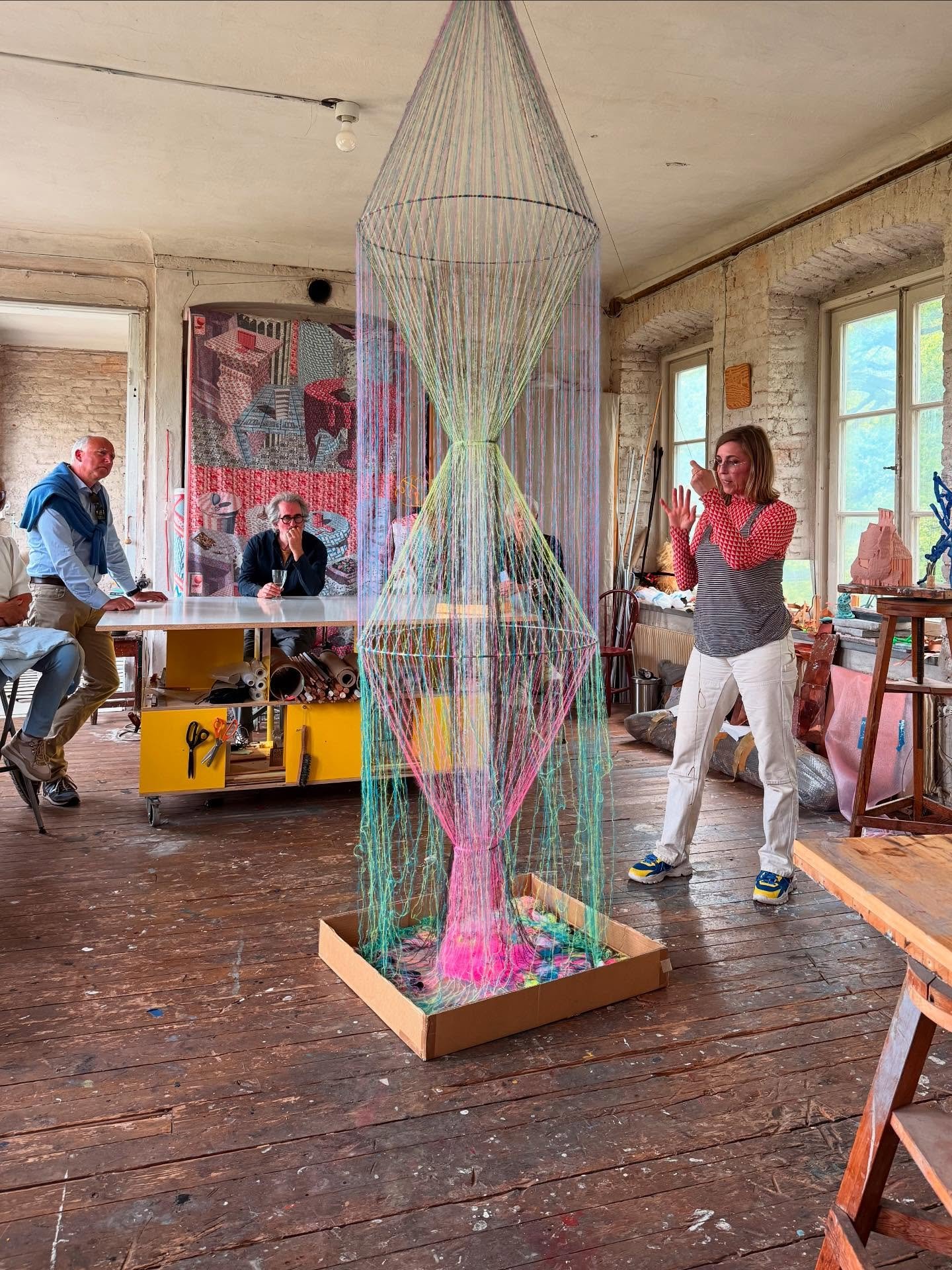 Possibly Stockholm&rsquo;s most beautiful artist studio &ndash; and with an atmosphere that makes it hard to leave.
Our final Bus Riders gathering this spring brought us to the magical Orangeriet in Hagaparken.

This former orangery has served as an 