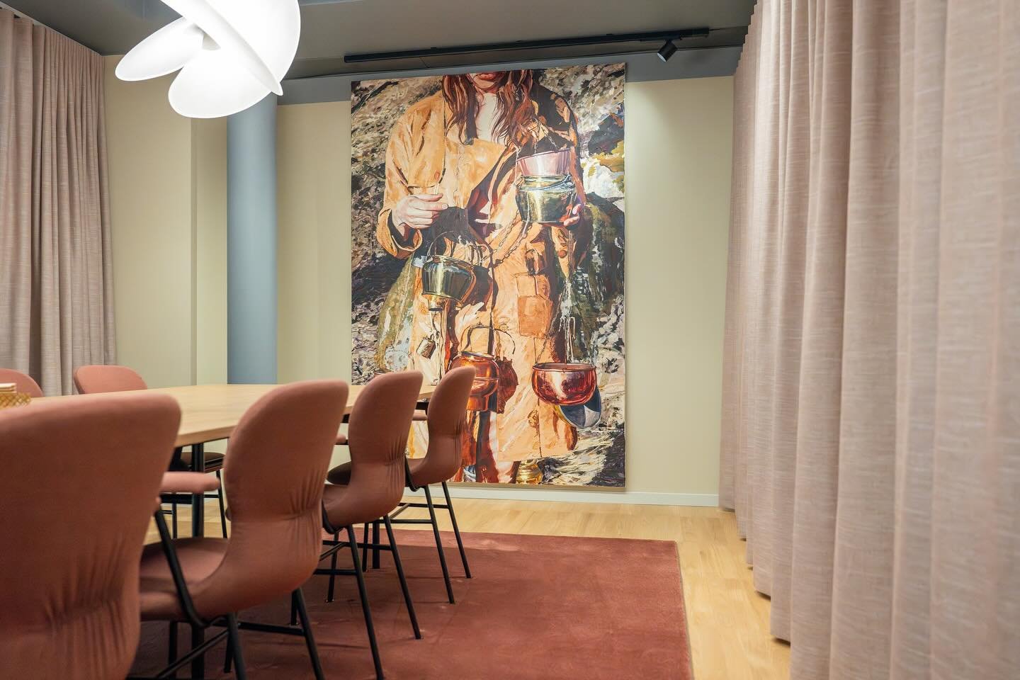In the fall of 2024, we initiated a dialogue with a major law firm in Bibliotekstan. Several of the lawyers shared that, during their early years at Vinge, they had worked with the lawyer and art collector Jan Widlund, whose passion for art played a 