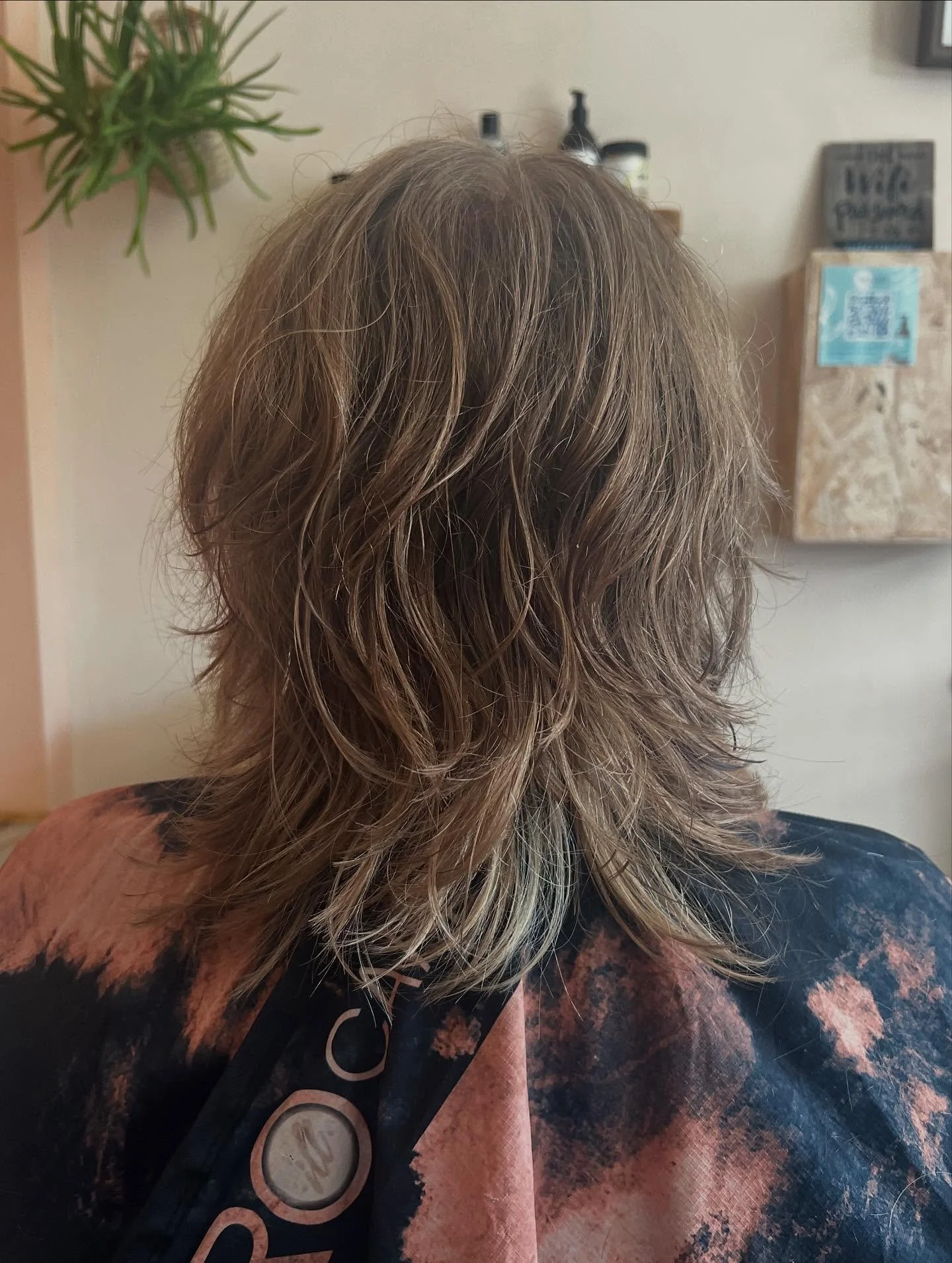 🩵A simple before and after, swipe for before.
Wanted it much shorter and lighter for a big trip with lots of sweaty cycling!🚵&zwj;♀️
Even hair that can look straight when left to do its thing and lots of weight removed it can become really quite wa