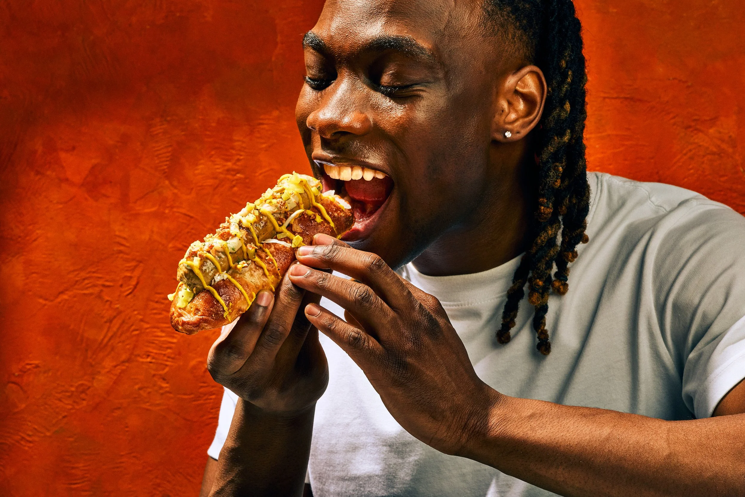 20260209_IMPOSSIBLE_FOODS_BRATWURST_PRETZEL_ROLL_506.jpg