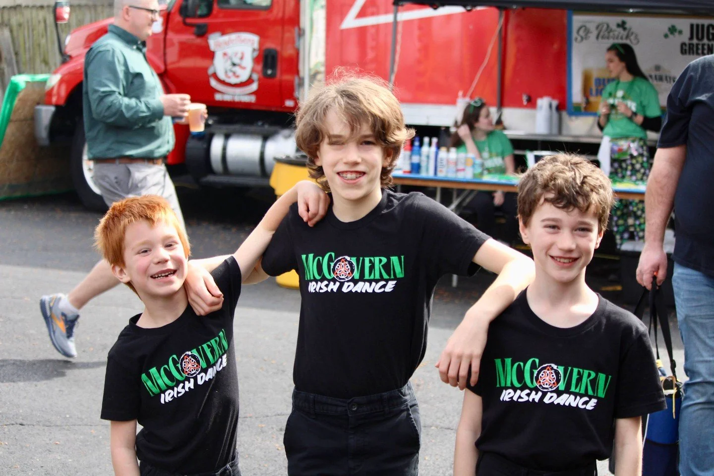 𝗡𝗼𝘁 𝗮𝗹𝗹 𝗵𝗲𝗿𝗼𝗲𝘀 𝘄𝗲𝗮𝗿 𝗰𝗮𝗽𝗲𝘀&hellip;
Some wear hard shoes. ☘️👞

Irish dance isn&rsquo;t just for girls &mdash; and these guys prove it.

Boys who Irish dance build:
🔥 Strength
🔥 Stamina
🔥 Coordination
🔥 Confidence
🔥 Leadership