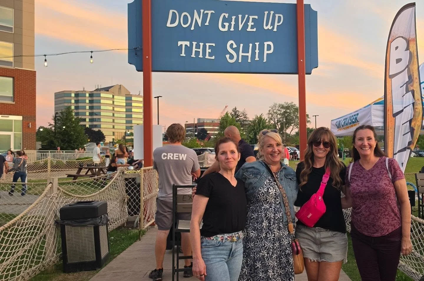 Don't Give Up the Ship! ☘️💗🖤
Tonight, our teaching team enjoyed dinner together at Oliver's Beer Garden here in Erie after a great first day of competition. We couldn't help but smile when we saw this sign.
"Don't Give Up the Ship" is a f