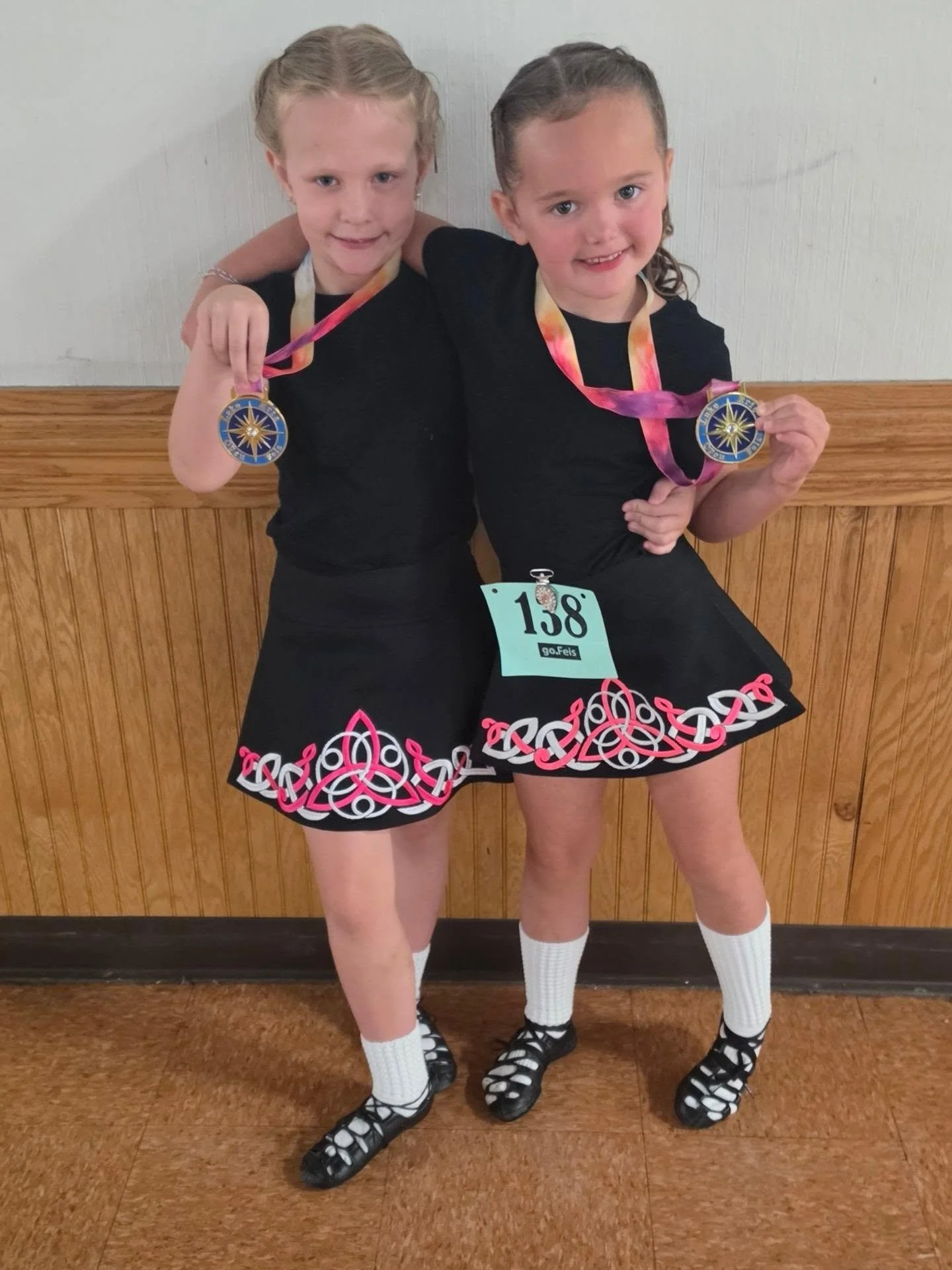 Beginners starting off the Lake Erie fesi STRONG!  First Place besties!

#McGovernIrishDance #LakeErieFeis #RubyRoyaleFeis #OpenPlatform #CumannRinceNaisiunta CRN IrishDance IrishDancers FeisWeekend FeisLife TeamMcGovern OhioIrishDance IndianaIrishDa