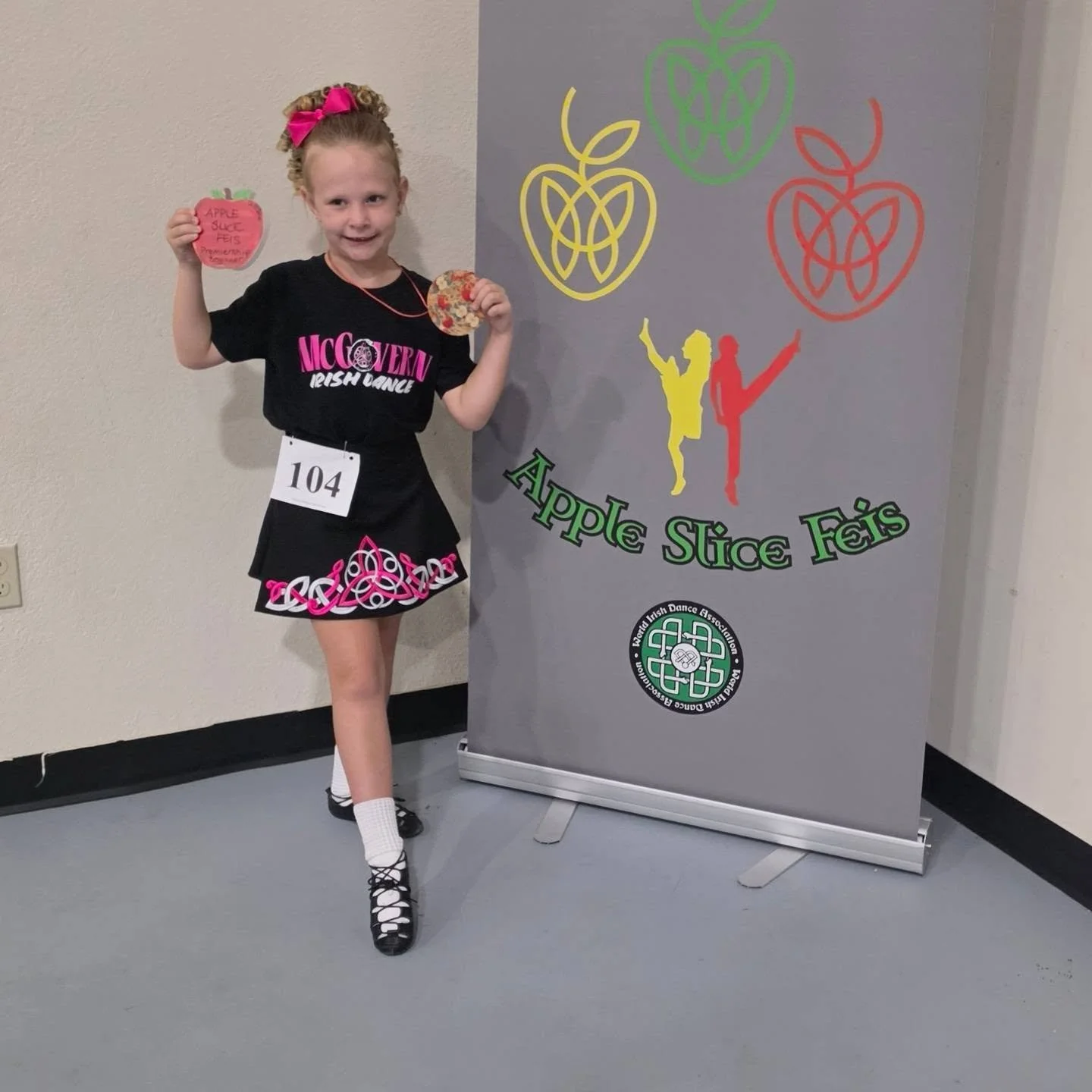Super proud of Ava who learned her light jig just 2 days ago and danced away with 6th place today on the Beginner Premiership!

#appleslicefeis #McGovernIrishDance #CumannRinceNaisiunta #OpenPlatform #puremichigan