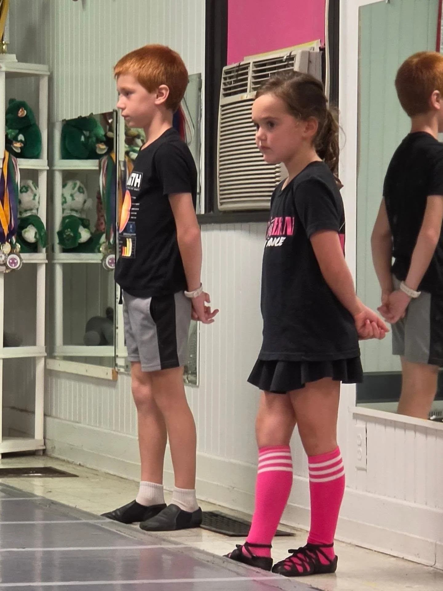 ✨ New steps loading&hellip; ☘️

These two are hard at work learning brand-new steps after some fantastic success at feiseanna this summer! 🏅🩷

Success means new challenges, and right now that means lots of concentration, repetition, and those very 