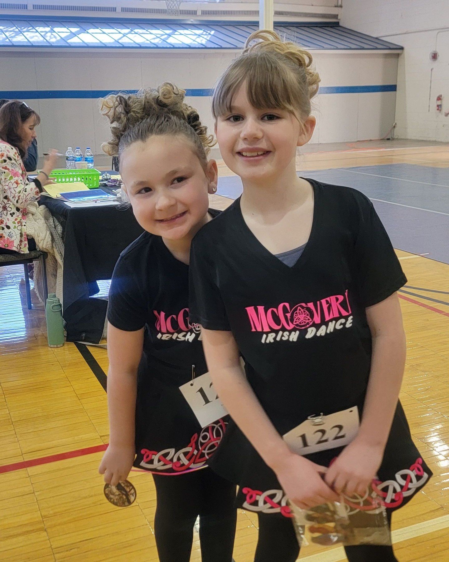 Not sure which Irish dance class to choose? We&rsquo;re here to help! 💗☘️

New dancers can begin by choosing a class based on their age. If you&rsquo;re transferring from another Irish dance school, returning after time away or simply unsure where y