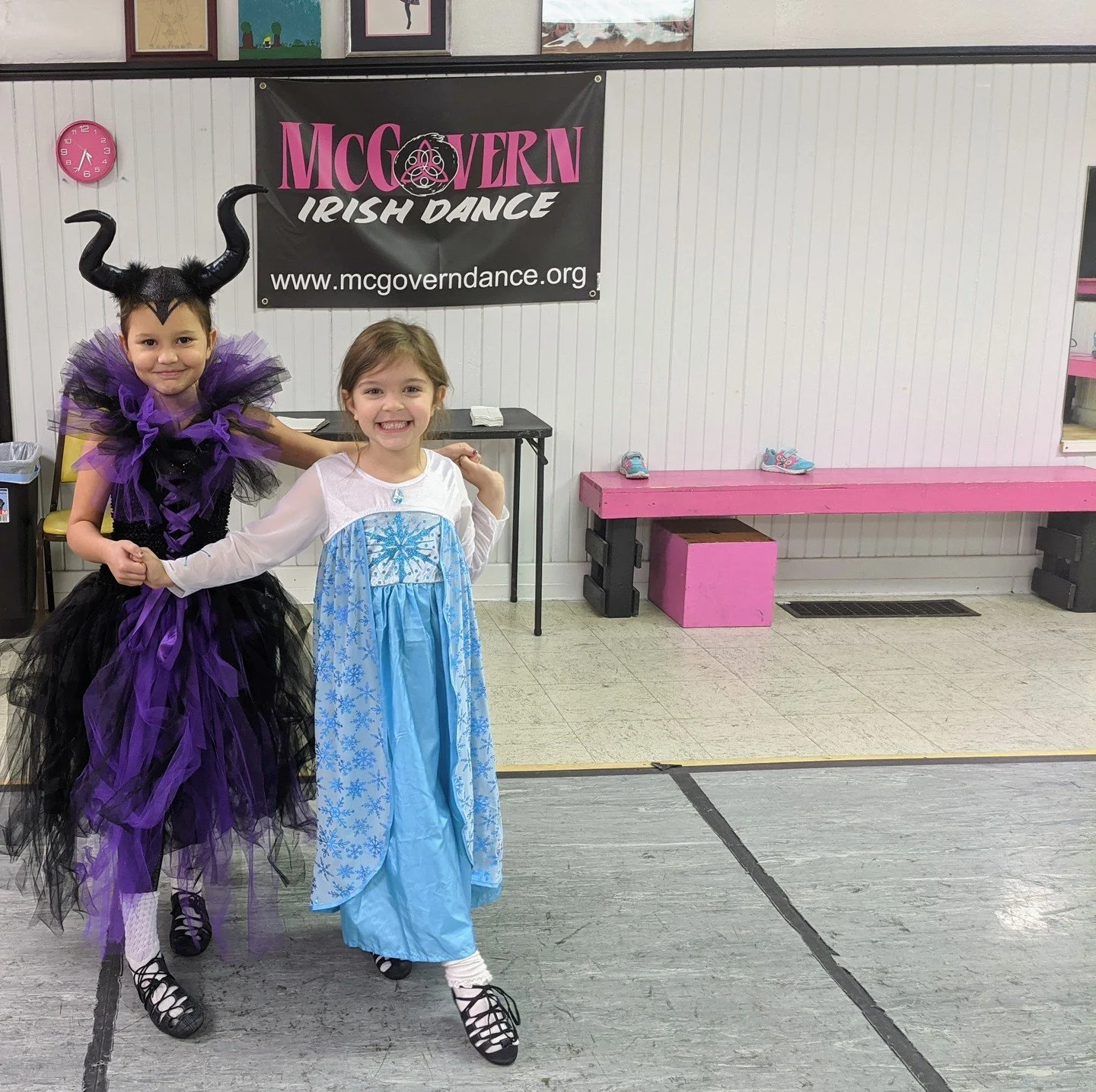 🎃👻 **HEY DAYTON! LET'S GET OUR SPOOKY JIG ON!** ☘️🩷

Calling all little witches, superheroes, princesses, pumpkins, and friendly monsters! 🧙♀️🦸♂️

McGovern Irish Dance is inviting Dayton-area families to join us for a **FREE Halloween Dance Cele
