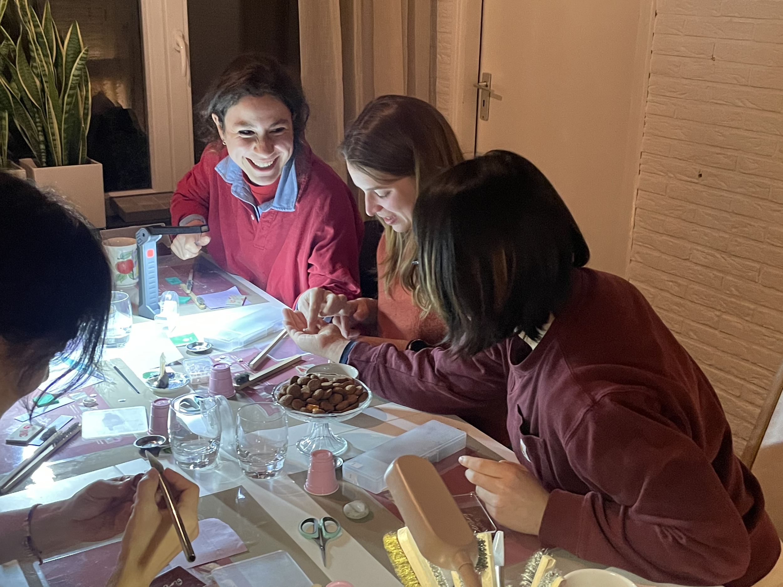 vriendinnen uitje workshop sieraden maken