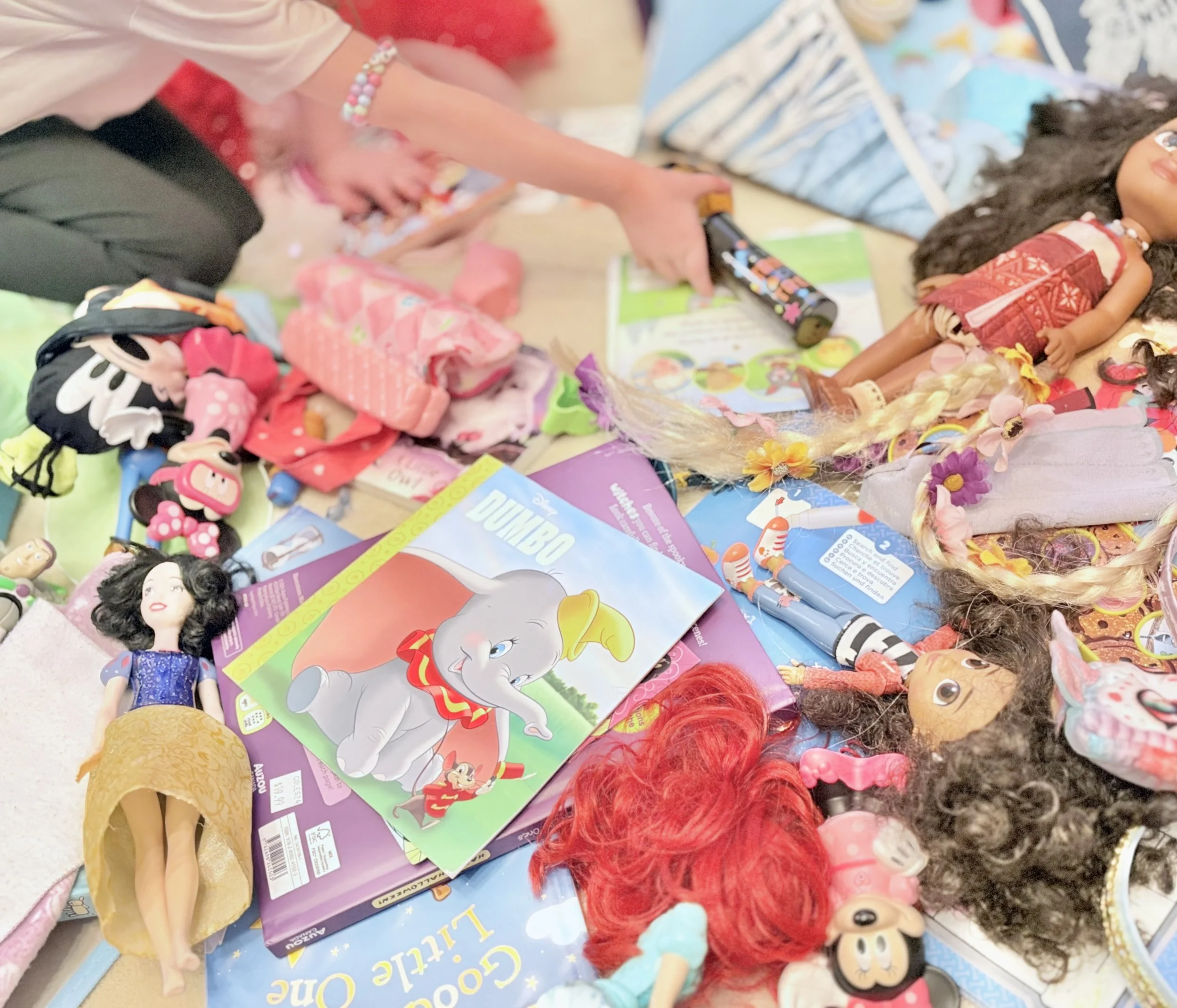Too Many Toys? How Decluttering Distractions Can Enrich Imagination
