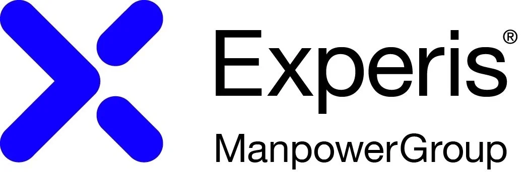 En logo med illustrasjon av et slags blått kryss med skriften "Experis Manpower Group" bak