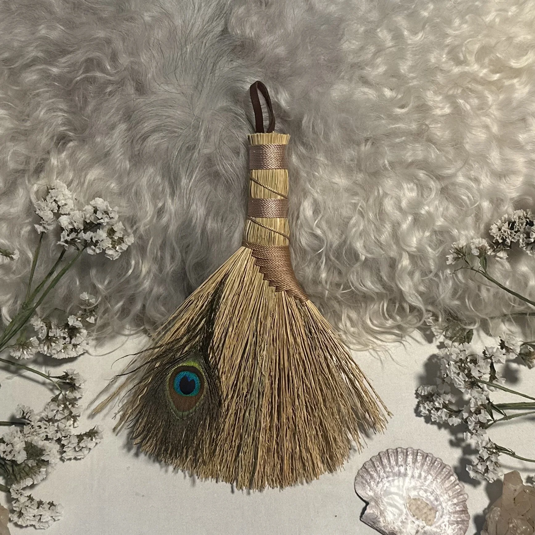 Eye Of The Peacock Whisk - Rose