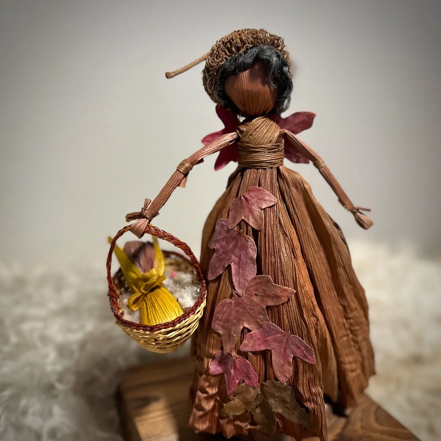 🌀 New offerings are available on the site, including some freshly woven Heirloom Corn Husk Altar Dolls. 🌀

Link in bio. 

#bluecypressbotanicals #groundedgracefulgolden #heirloom #heirloomdoll #altar