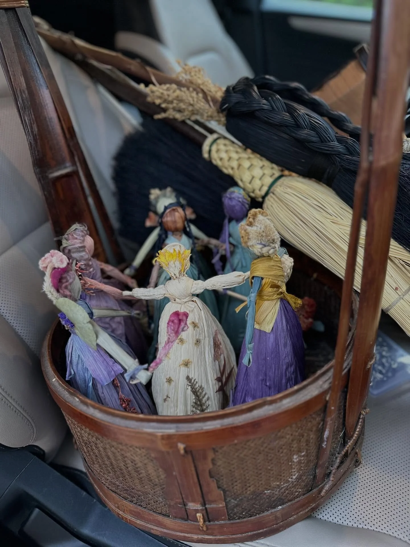 The girls and I are on the road again! 

💫
#bluecypressbotanicals #groundedgracefulgolden #girls #goddess #ontheroad