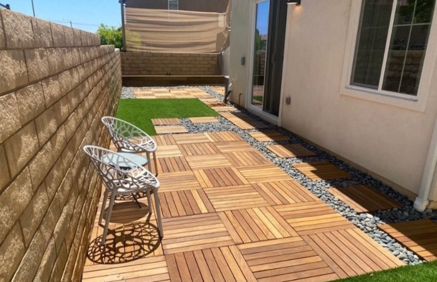 Ipe 2x2 Tiles With Astroturf.png