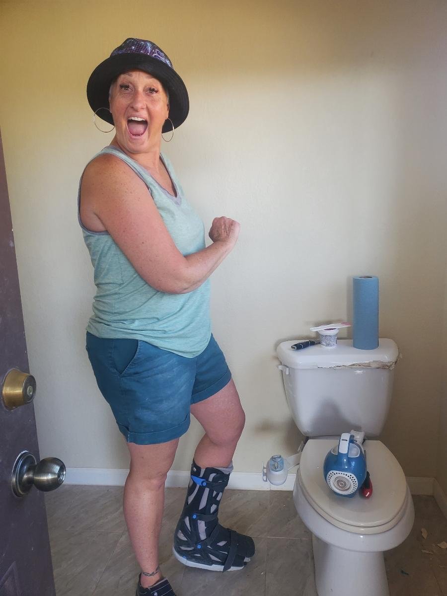 India painting the bathroom wall