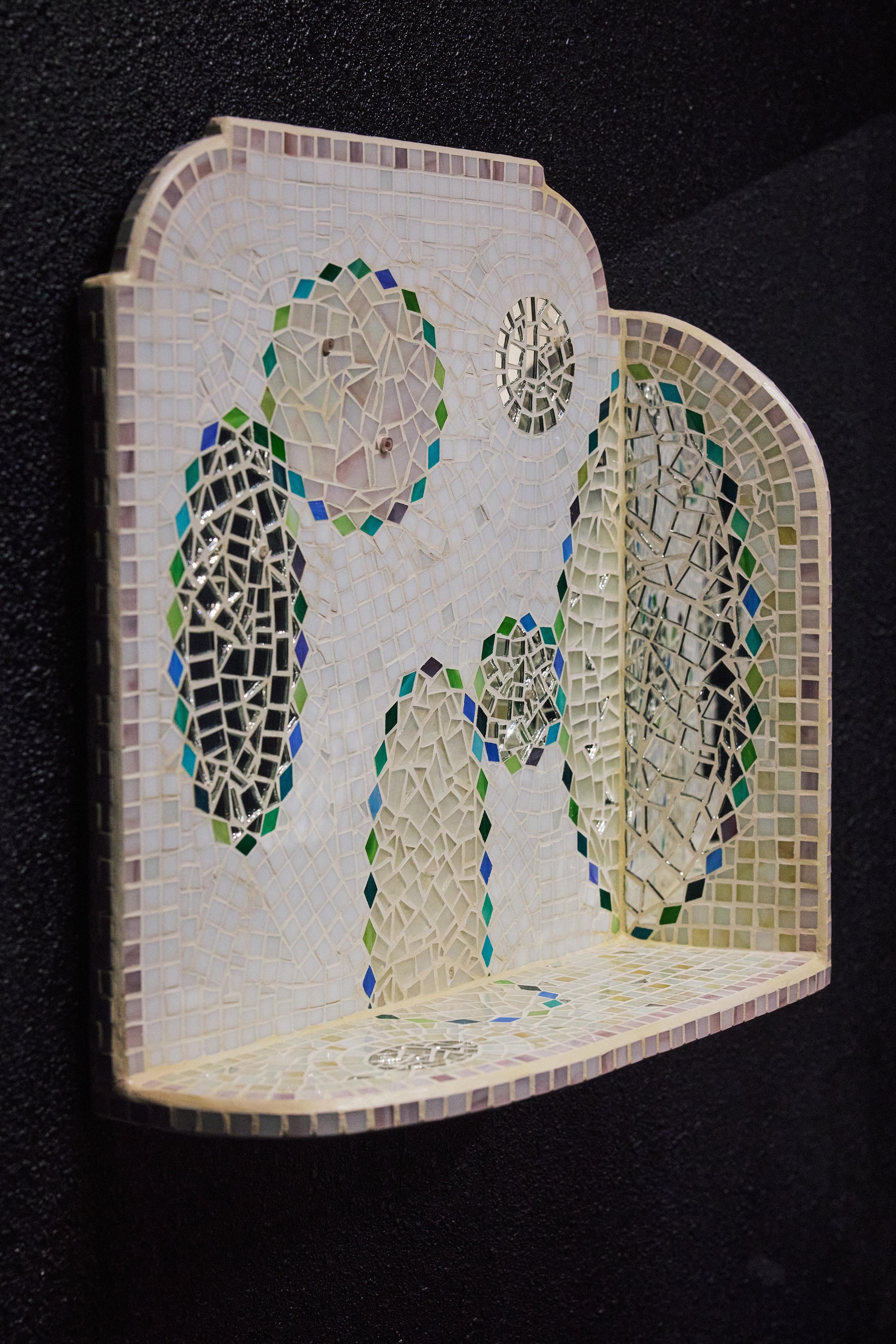 杜蒙 ，《吟唱、星光与碎石路 No.02》，2023，玻璃、木 ，44 × 15 × 45.5 cm_1.jpg